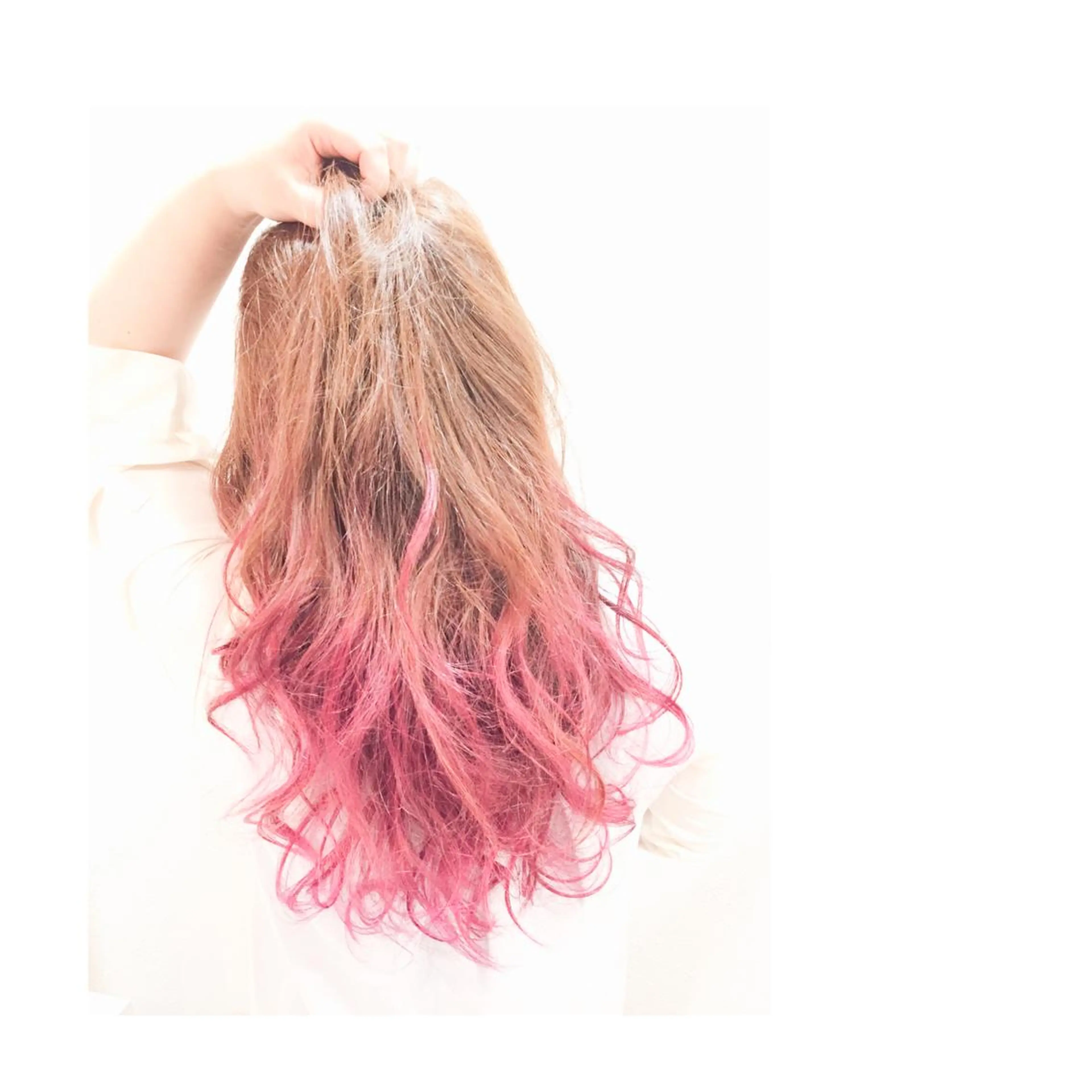 ミディアム セミロング ロング カラー ブリーチ グラデーションカラー ピンクカラー _sugosu_所属・西村 達哉のヘアスタイル