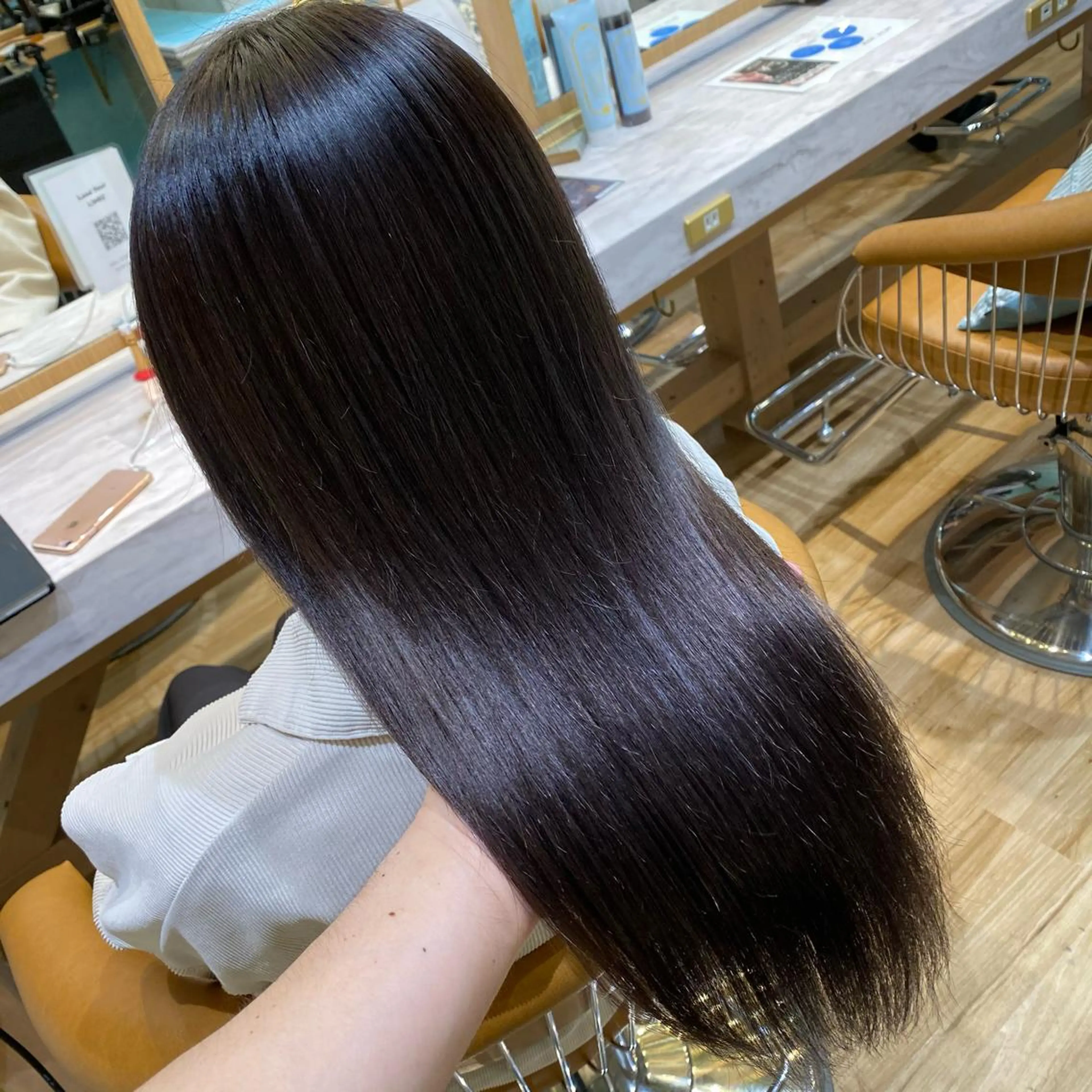 セミロング 髪質改善 トリートメント カット ヘアカラー トリートメント 山本翔一郎 韓国顔周りレイヤーのヘアスタイル