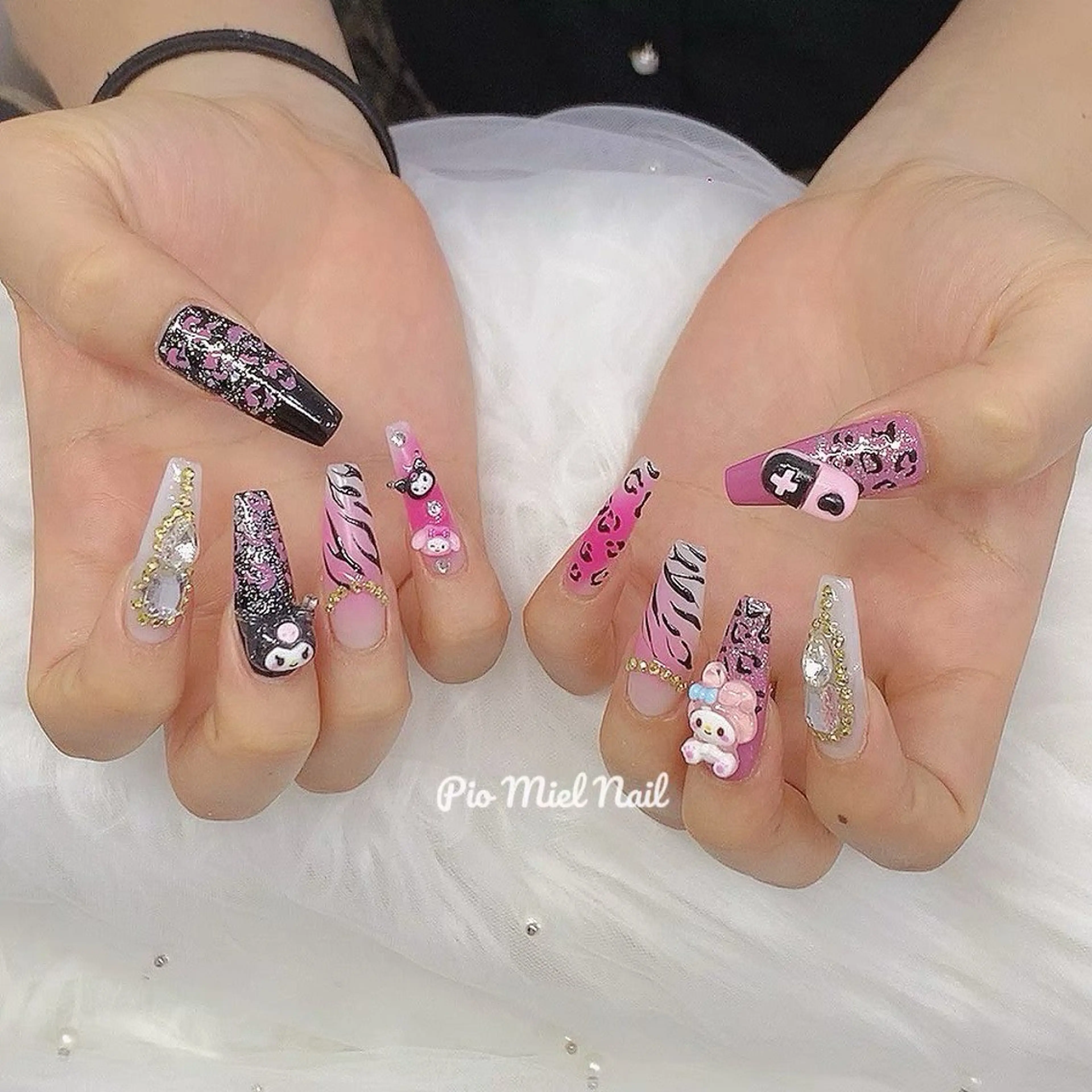 ネイル アニマル柄 ジェルネイル ガーリー ロングネイル パラジェル ハンドネイル HANA 長さだしのネイルデザイン