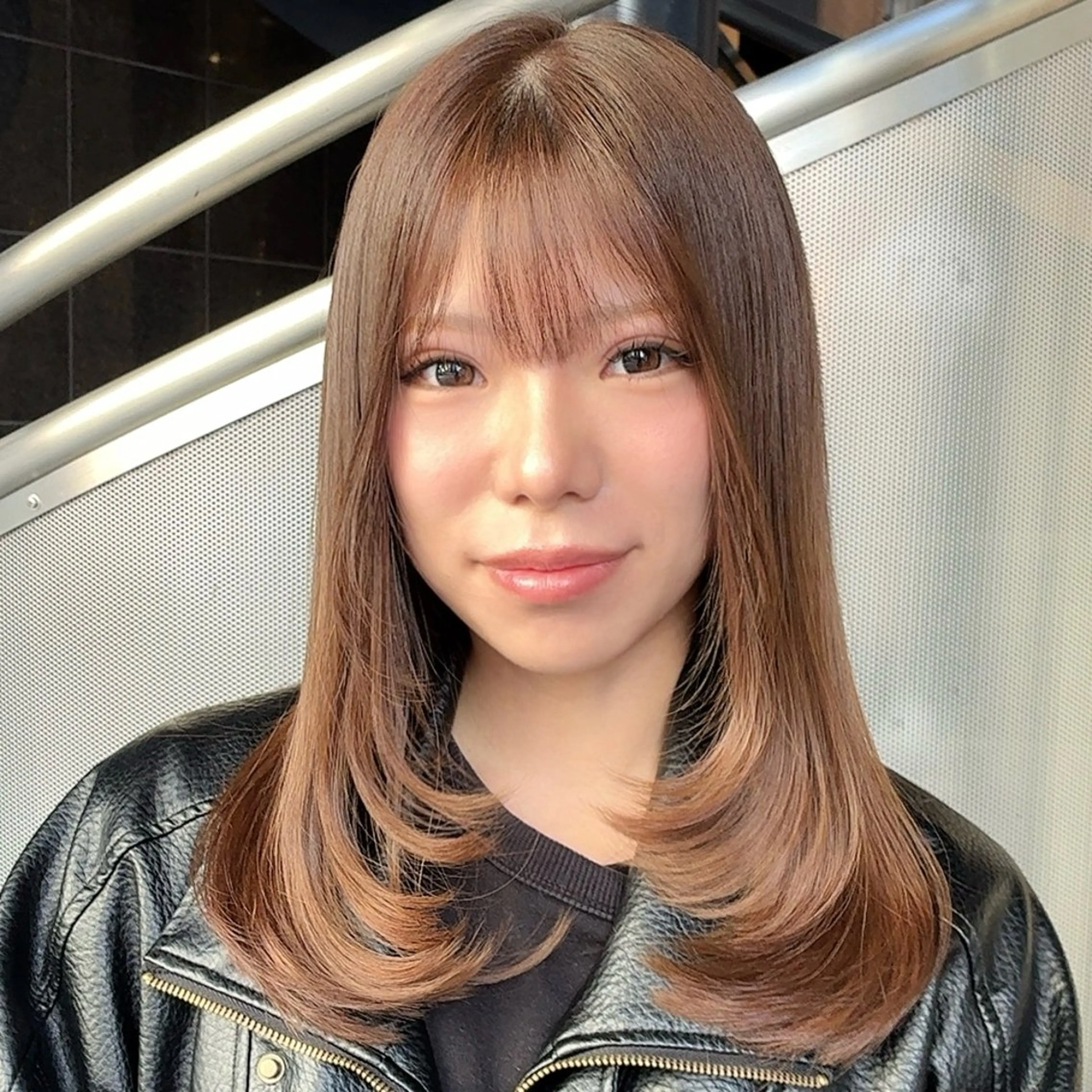 ミディアム レイヤーカット カット ヘアカラー calna 古賀 菜摘のヘアスタイル