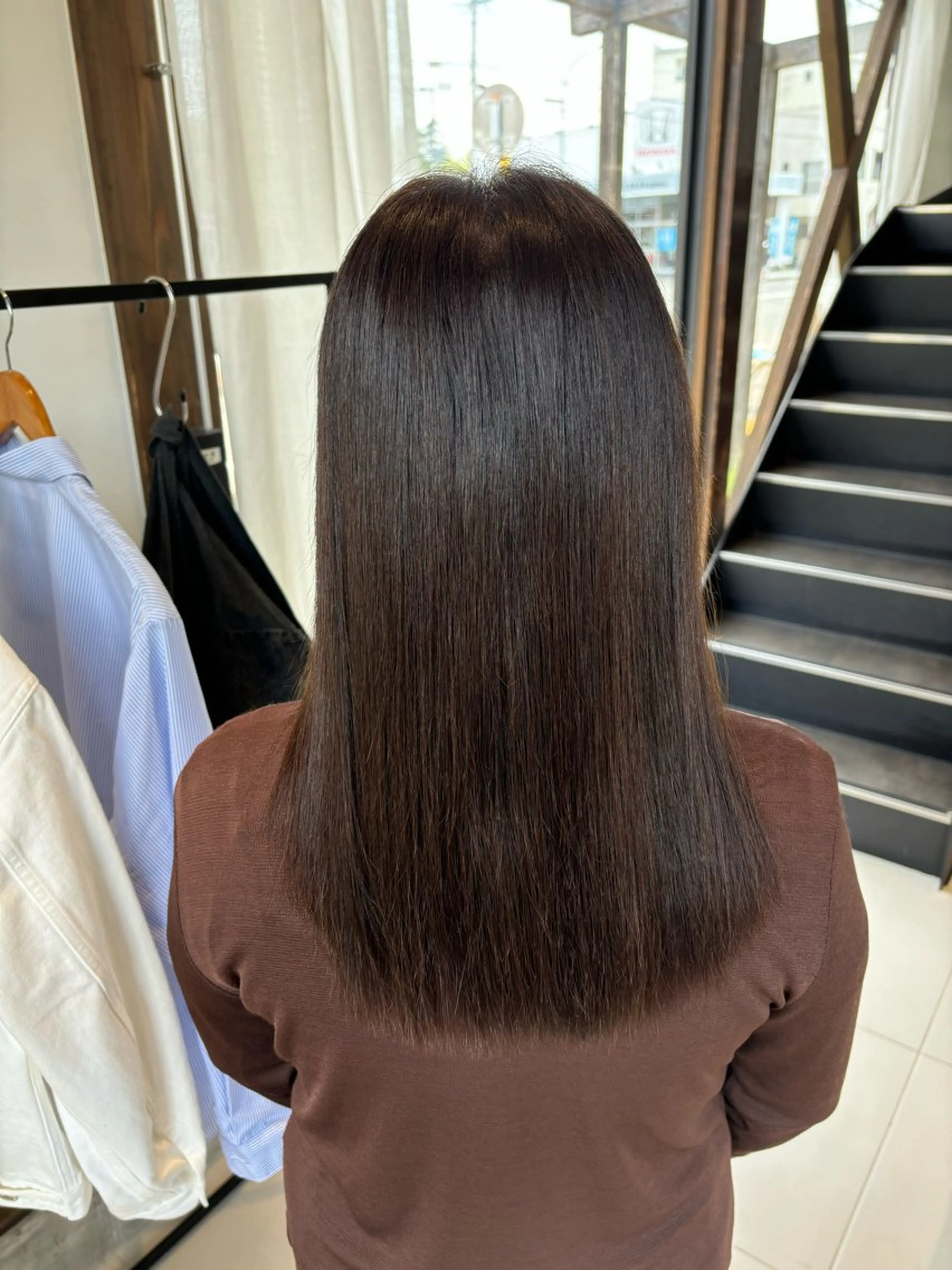 セミロング 岡本 彩楓のヘアスタイル