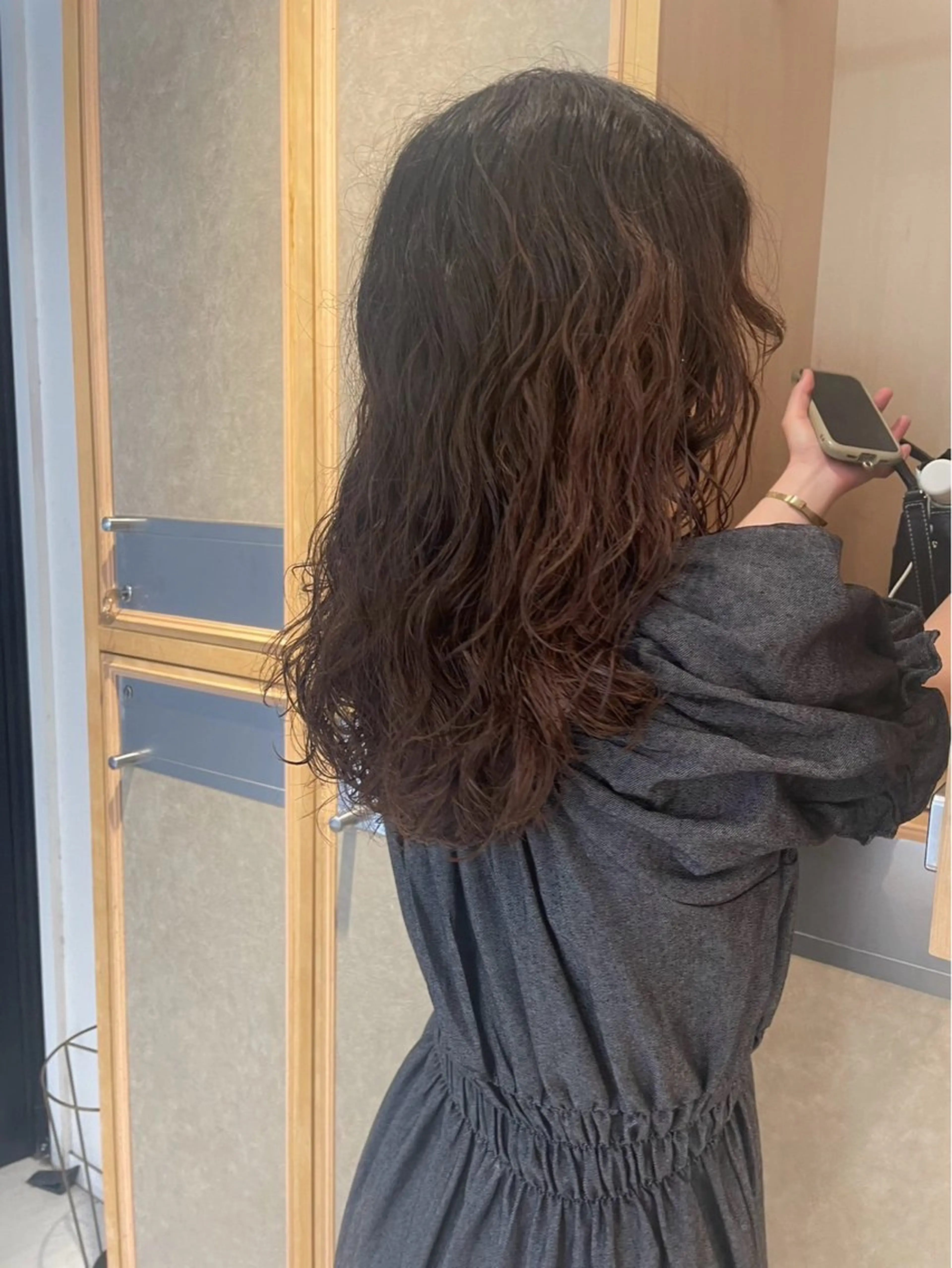 ミディアム パーマ ナミ🩶暗髪/暖色 ❤️/透明感/縮毛のヘアスタイル