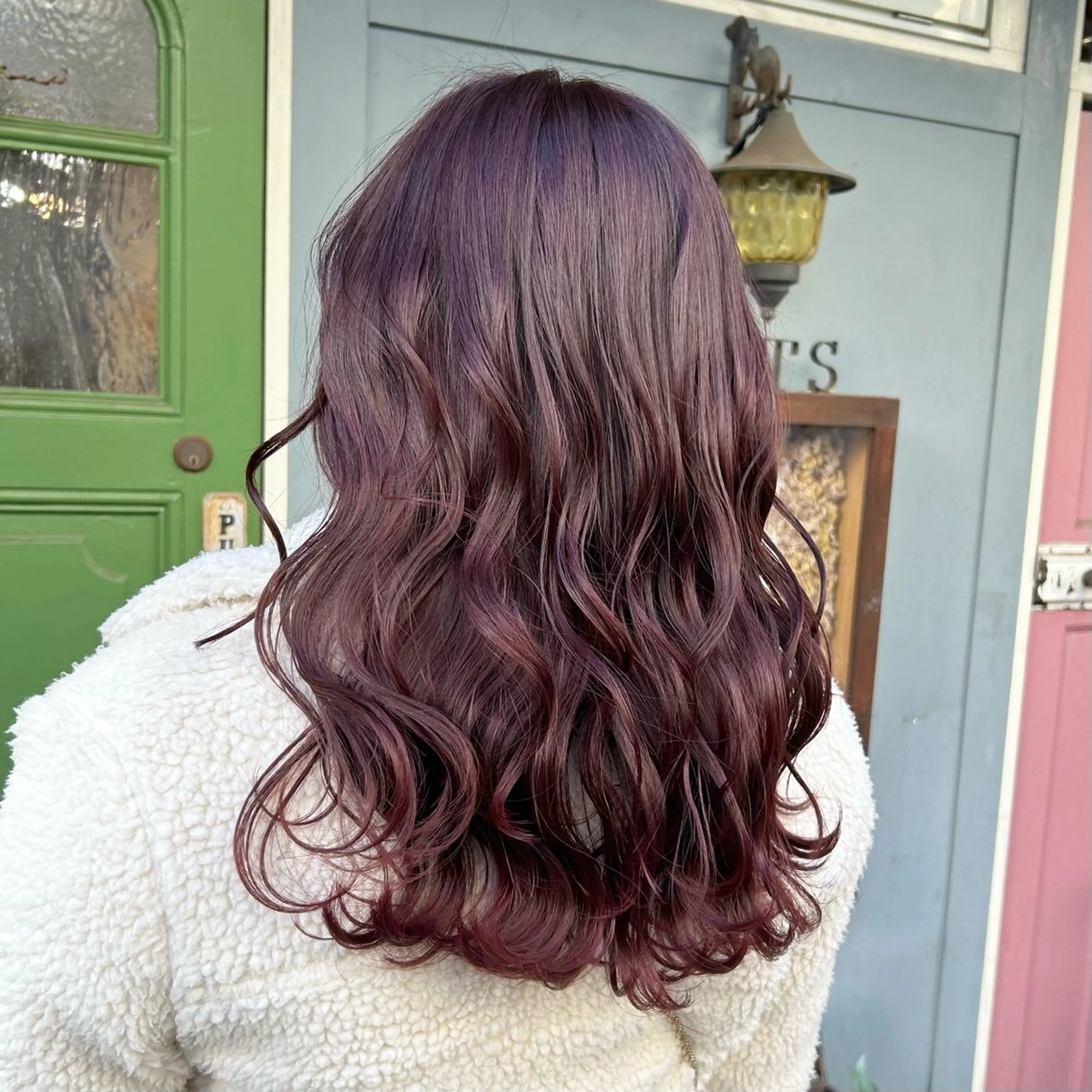 ミディアム カラー ブリーチ ボルドーカラー ブリーチなしカラー レッドカラー カット ヘアカラー BRITS 渡辺 菜々子のヘアスタイル