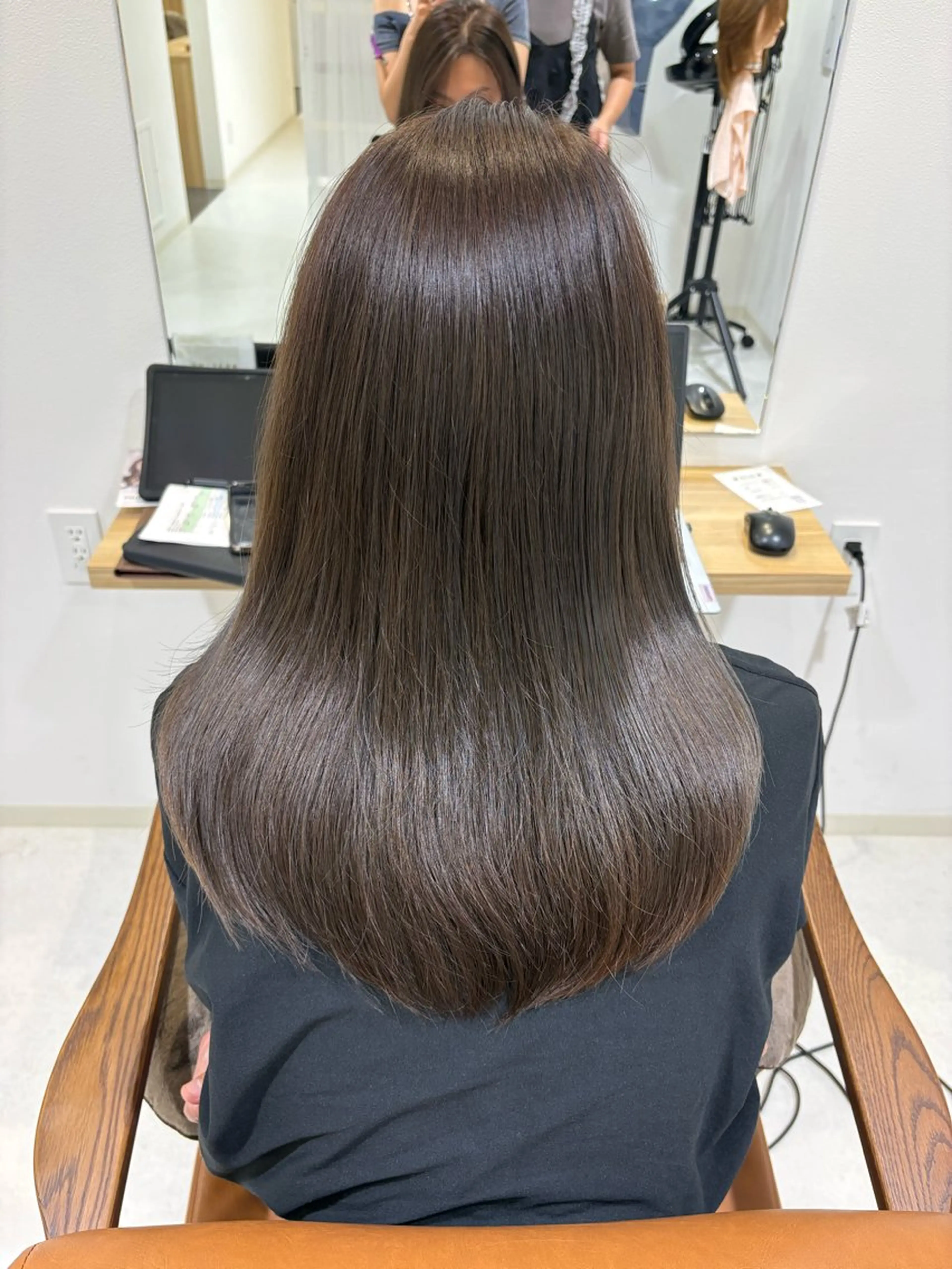 カラー 礒村 朱梨亜のヘアスタイル