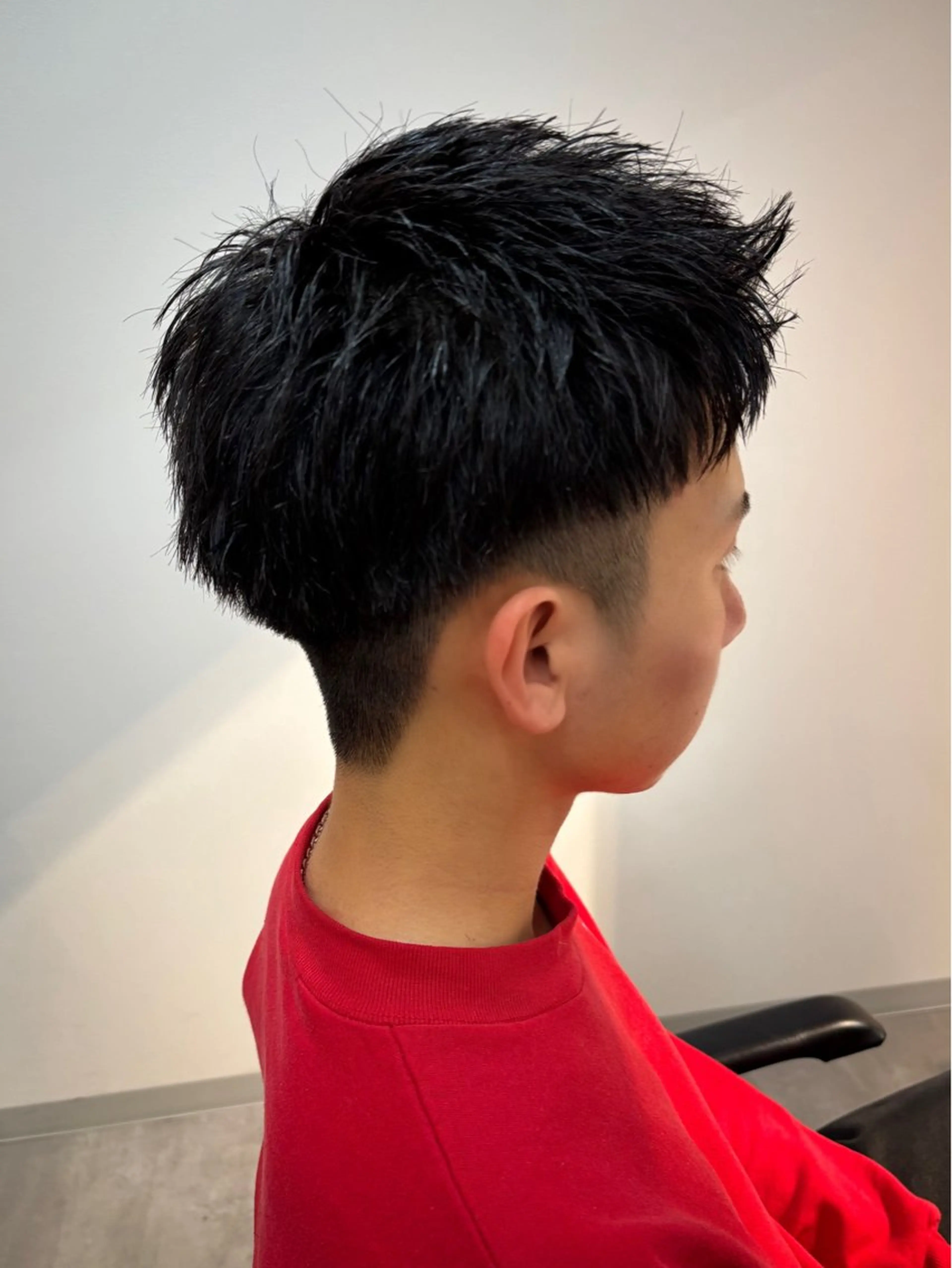 メンズ アップバング ビジネス ツーブロック カット フェザーパーマ/韓国 /メンズカット/保立のヘアスタイル