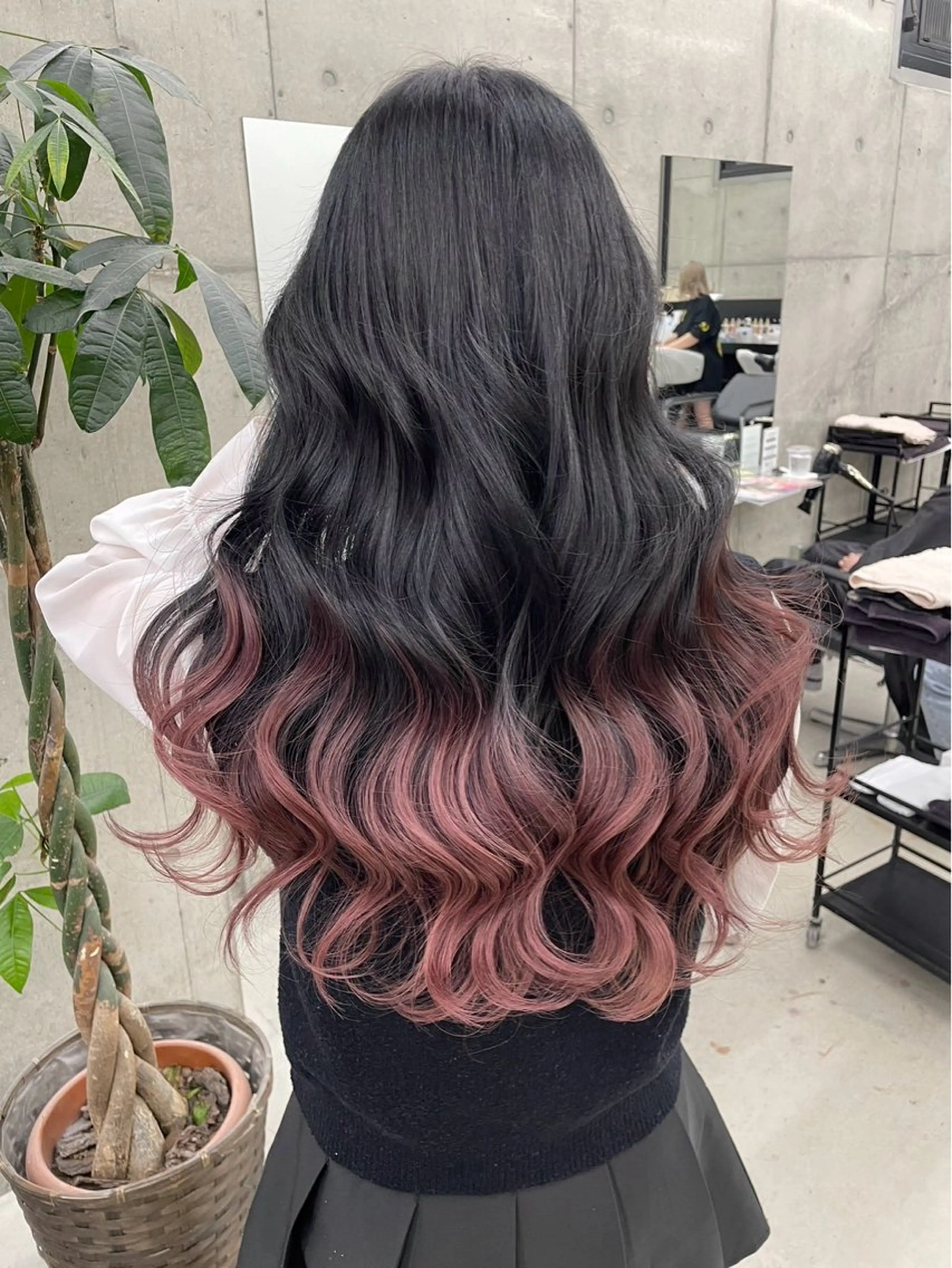 ロング アッシュ アッシュグレー アッシュグレージュ ハイライト レイヤーカット ヘアカラー LINOET 名古屋所属・中道 晶のヘアスタイル