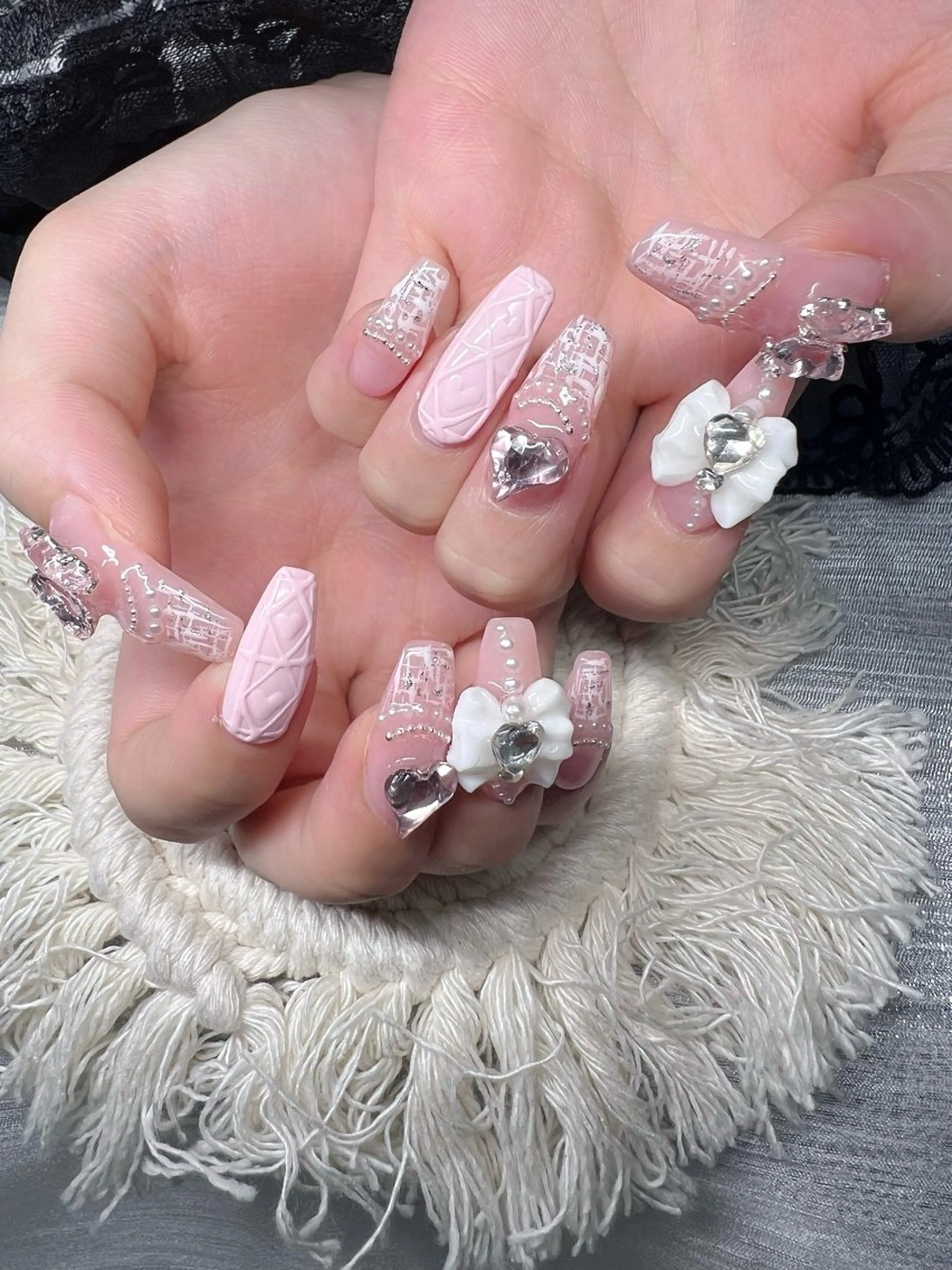 ネイル マグネットネイル ピンク ネイルチップ 冬ネイル クリスマス ハンドネイル Lee Nailsのネイルデザイン