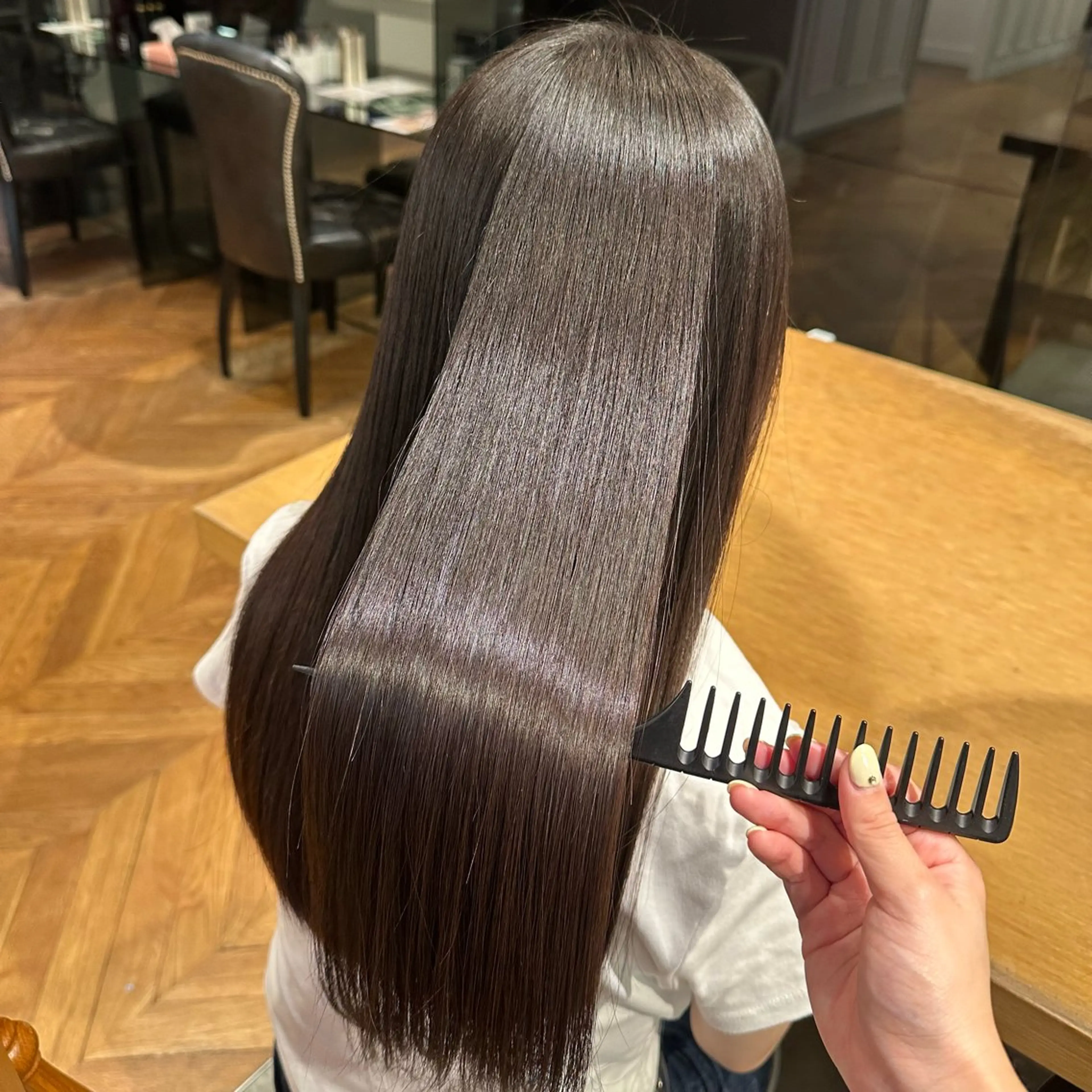 セミロング 美 海のヘアスタイル