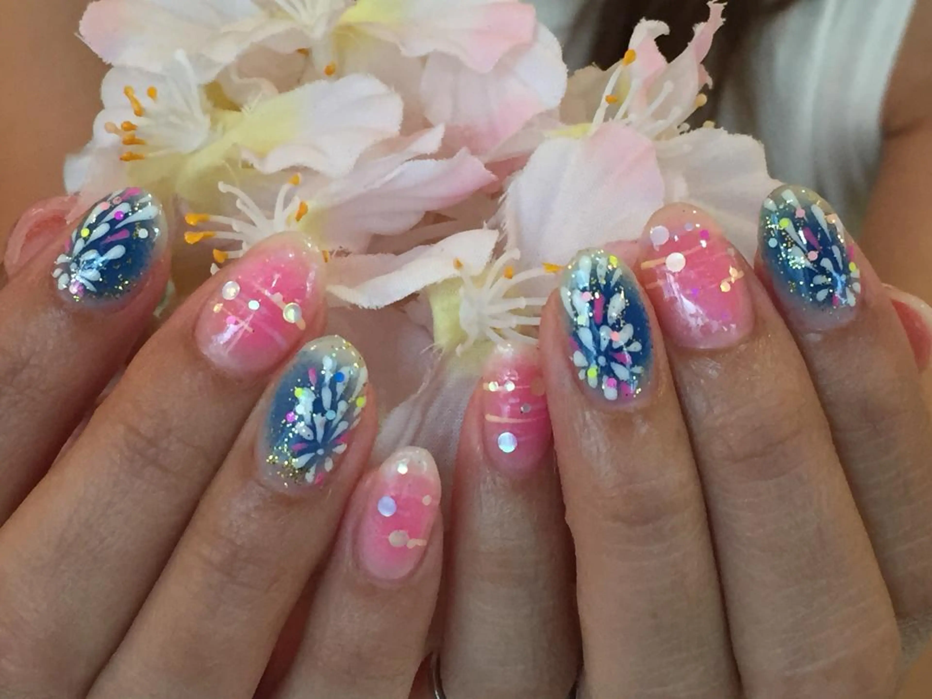 ショート SINCERELY シンシアリー🌈のネイルデザイン