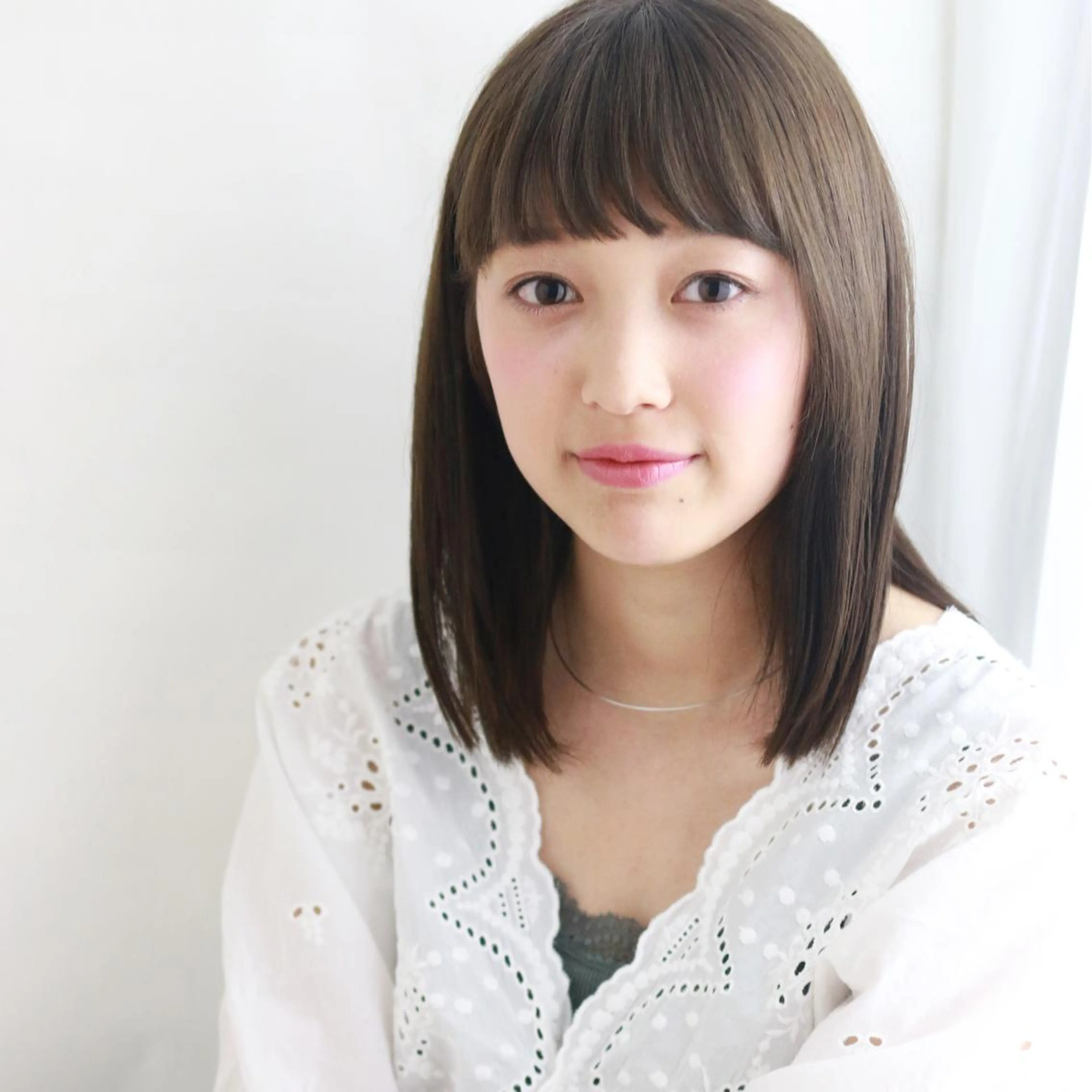 ミディアム カット 縮毛矯正 齋藤 咲のヘアスタイル