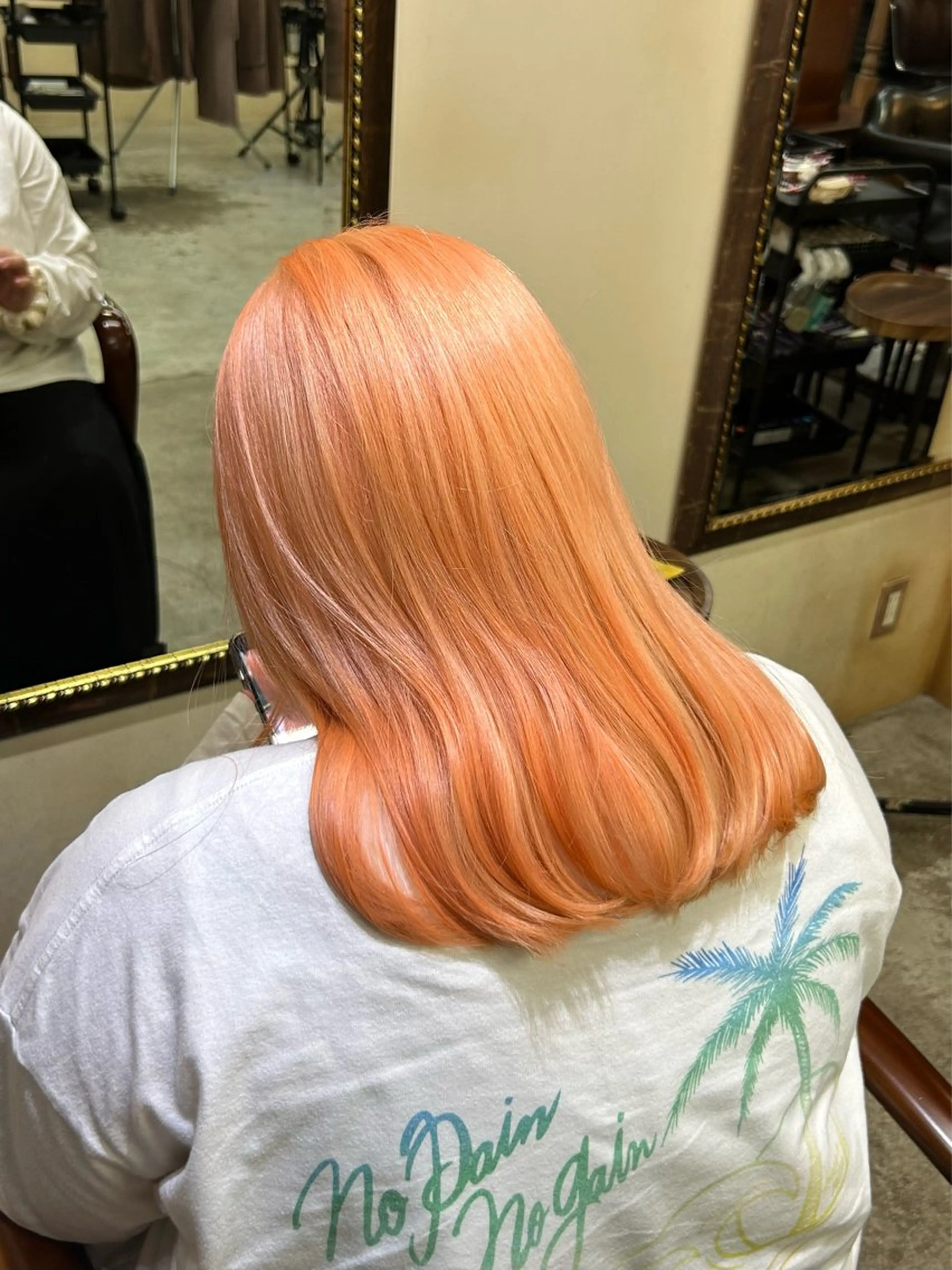 セミロング カラー ブリーチ オレンジ ヘアカラー トリートメント abilita MIYUのヘアスタイル