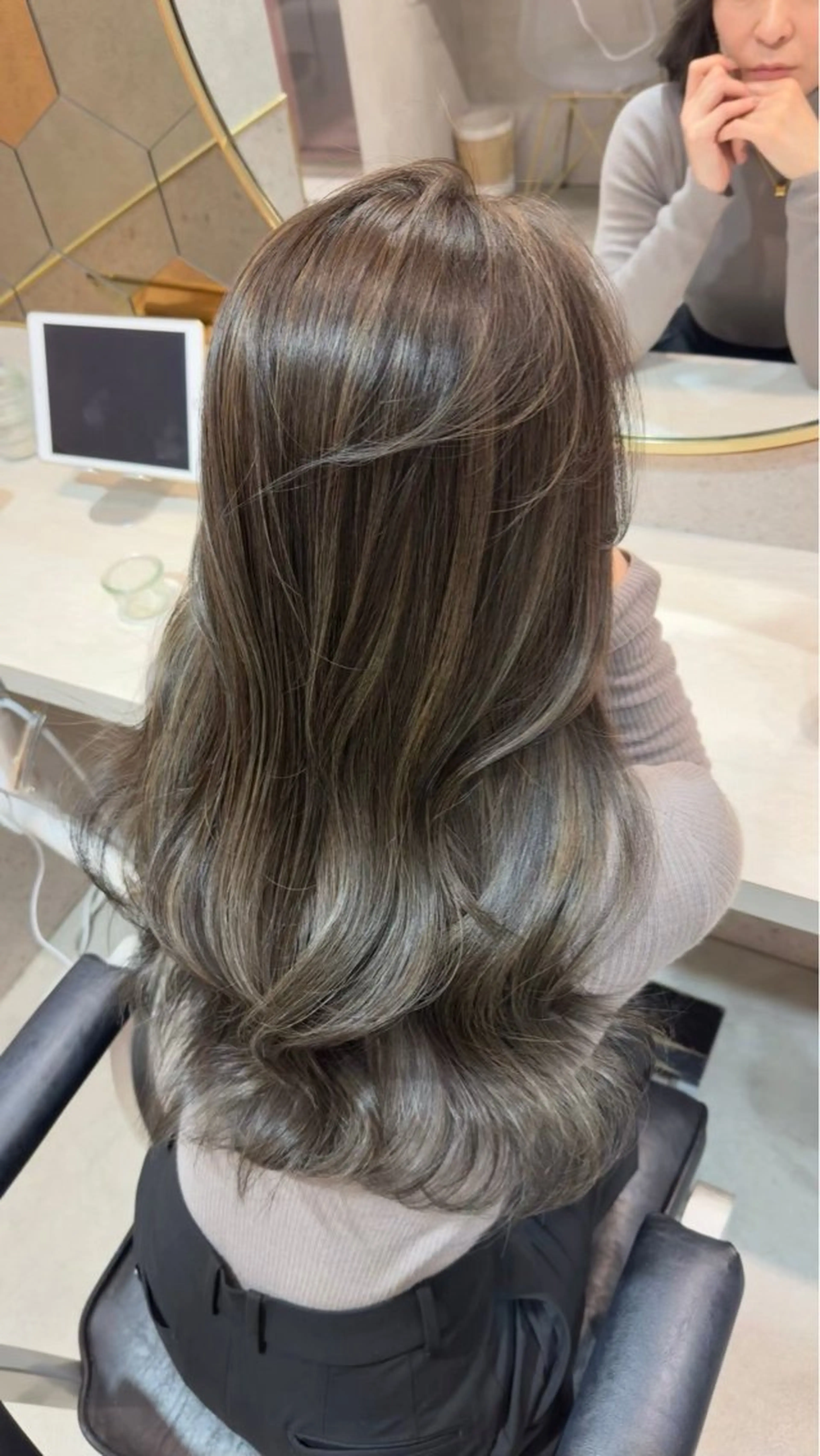 ロング カラー ベージュカラー ブリーチ ケアブリーチ 透明感カラー グレージュ カット ヘアカラー トリートメント 新宿/韓国レイヤー/ 顔周りカット松本美晴のヘアスタイル