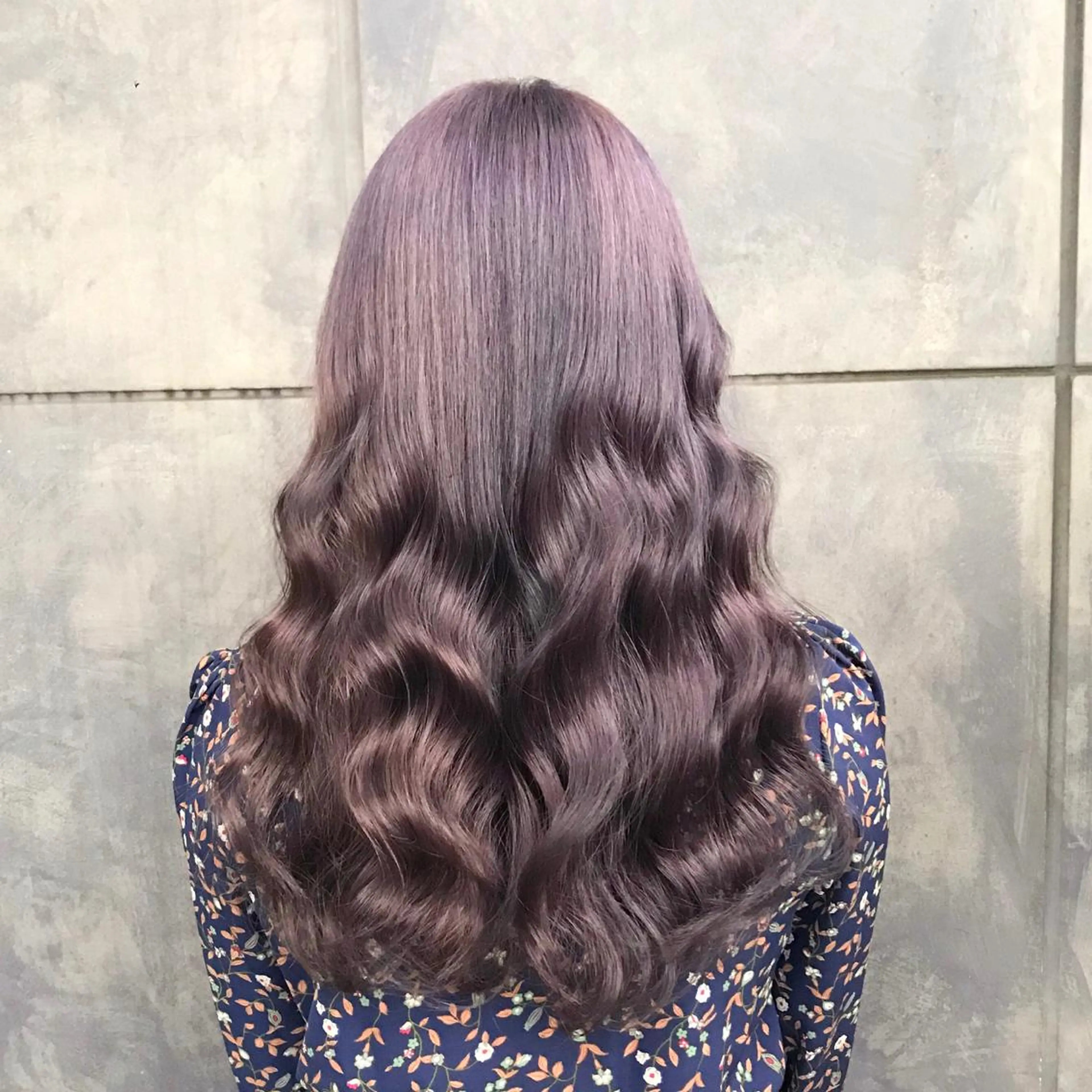 ロング カラー ブリーチ ラベンダーカラー ラベンダーグレー ヨシンモリ ムルギョル巻き サロウィン所属・K-POP好き美容師 🇰🇷Kai.Yのヘアスタイル