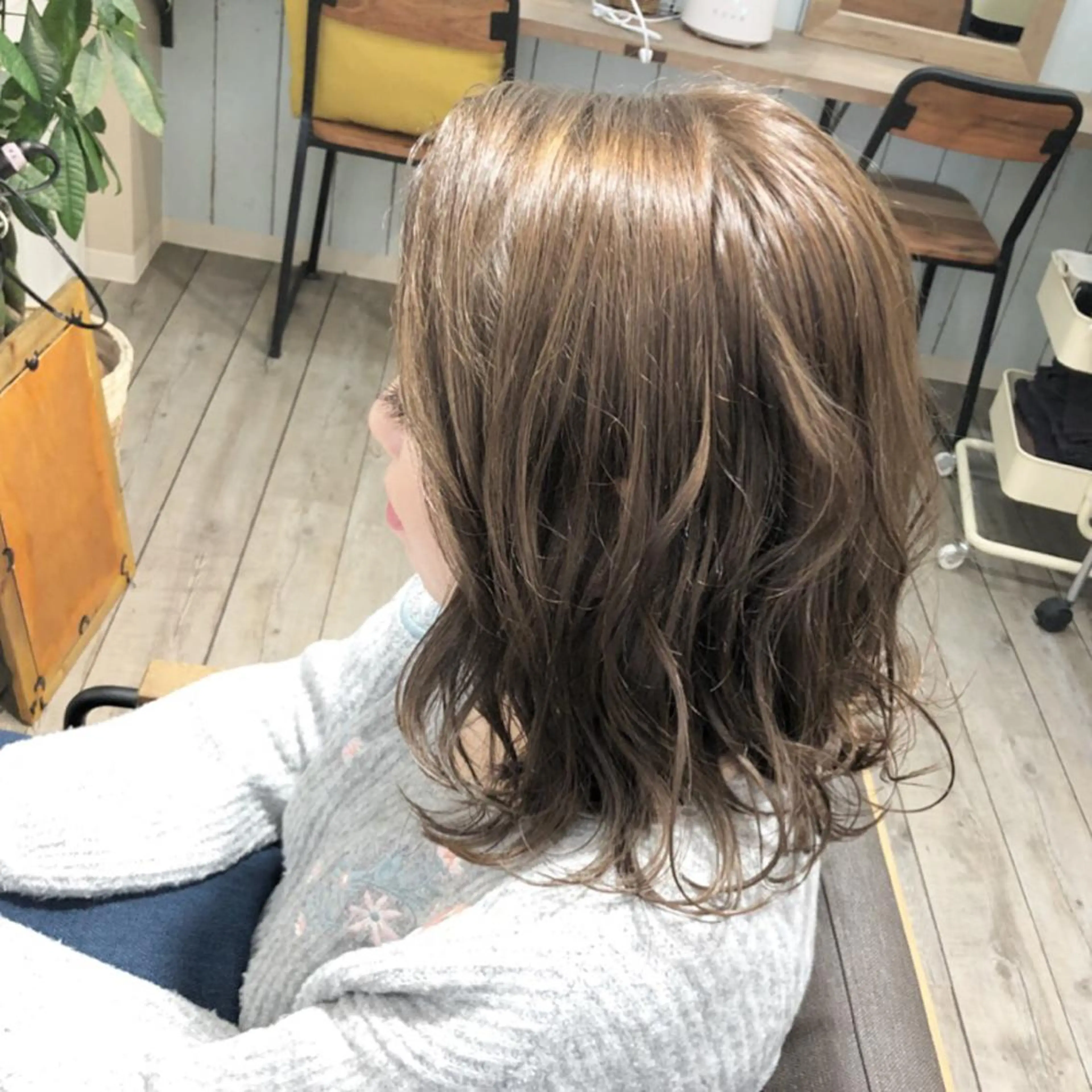 ミディアム カラー ヘアアレンジ ベージュカラー ミルクティーベージュ 顔周りcut・ご相談 ＝新宿しずく🇰🇷のヘアスタイル