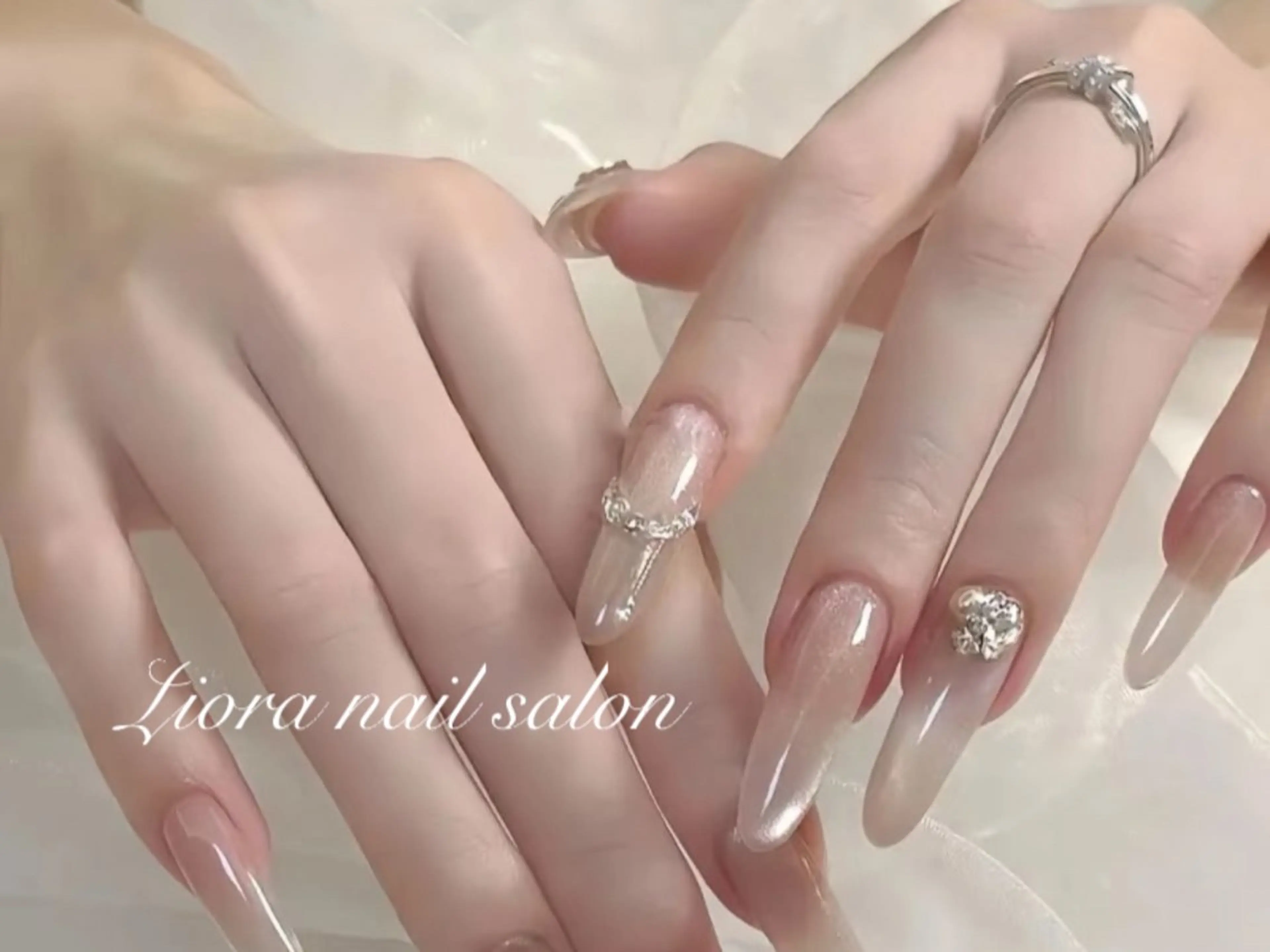 ネイル アートネイル フレンチネイル ジェルネイル ガーリー グラデーション ハンドネイル Liora nail 1のネイルデザイン
