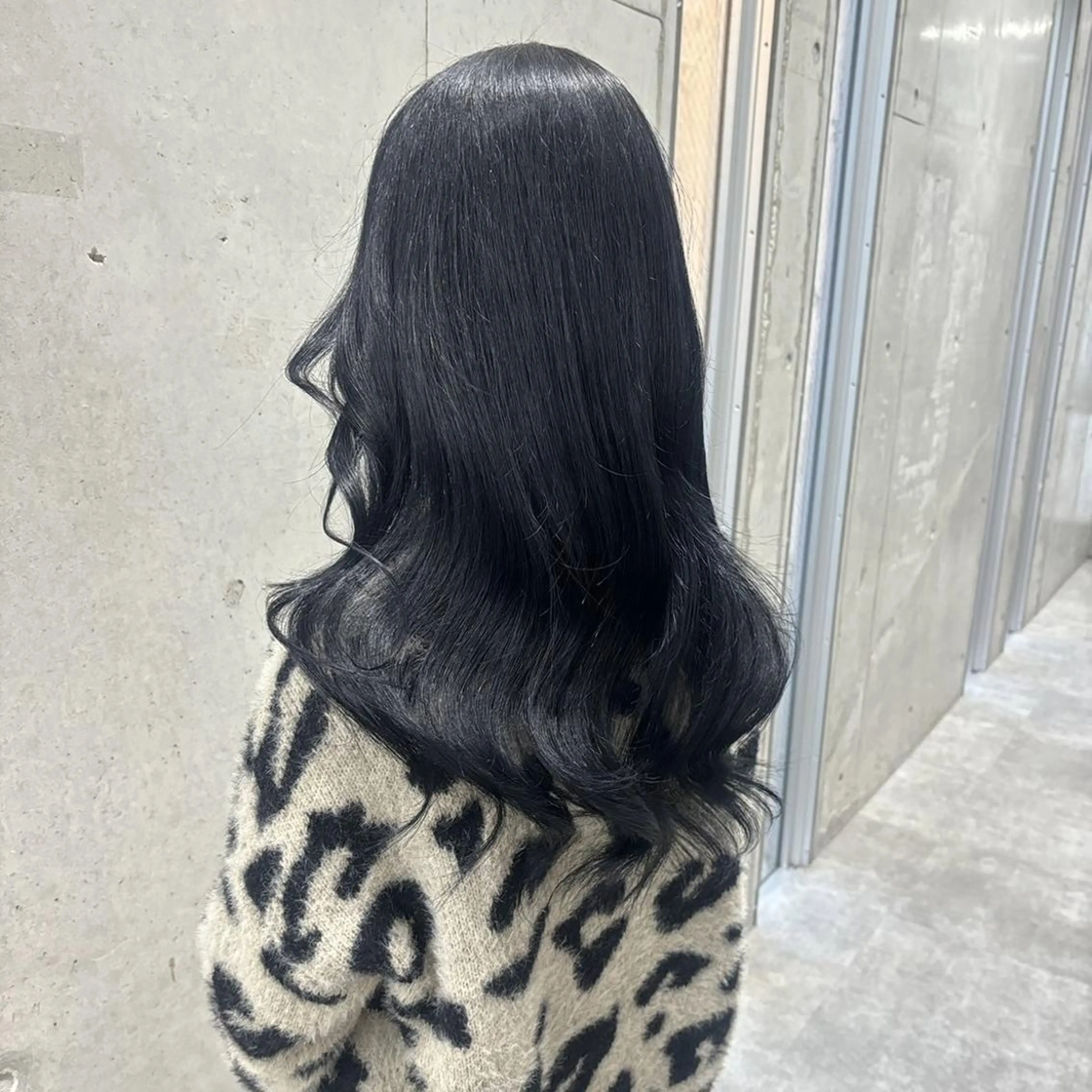 カラー セミロング ブルーカラー ブルージュ 透明感カラー 韓国ヘアー♡🇰🇷 江藤　桜のヘアスタイル