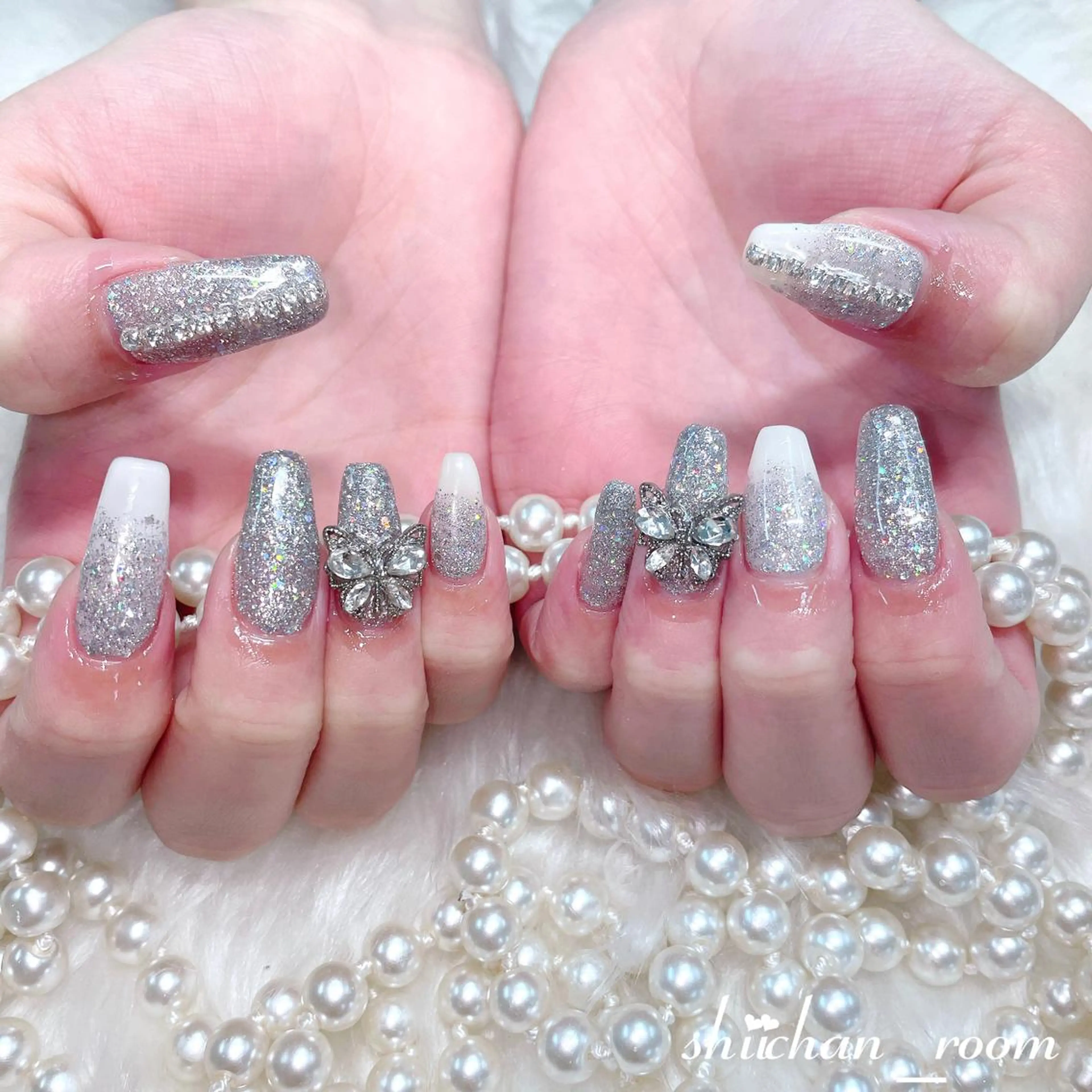 ネイル Go  Today シェアサロン 新宿Gratia店所属・杉山 栞のネイルデザイン