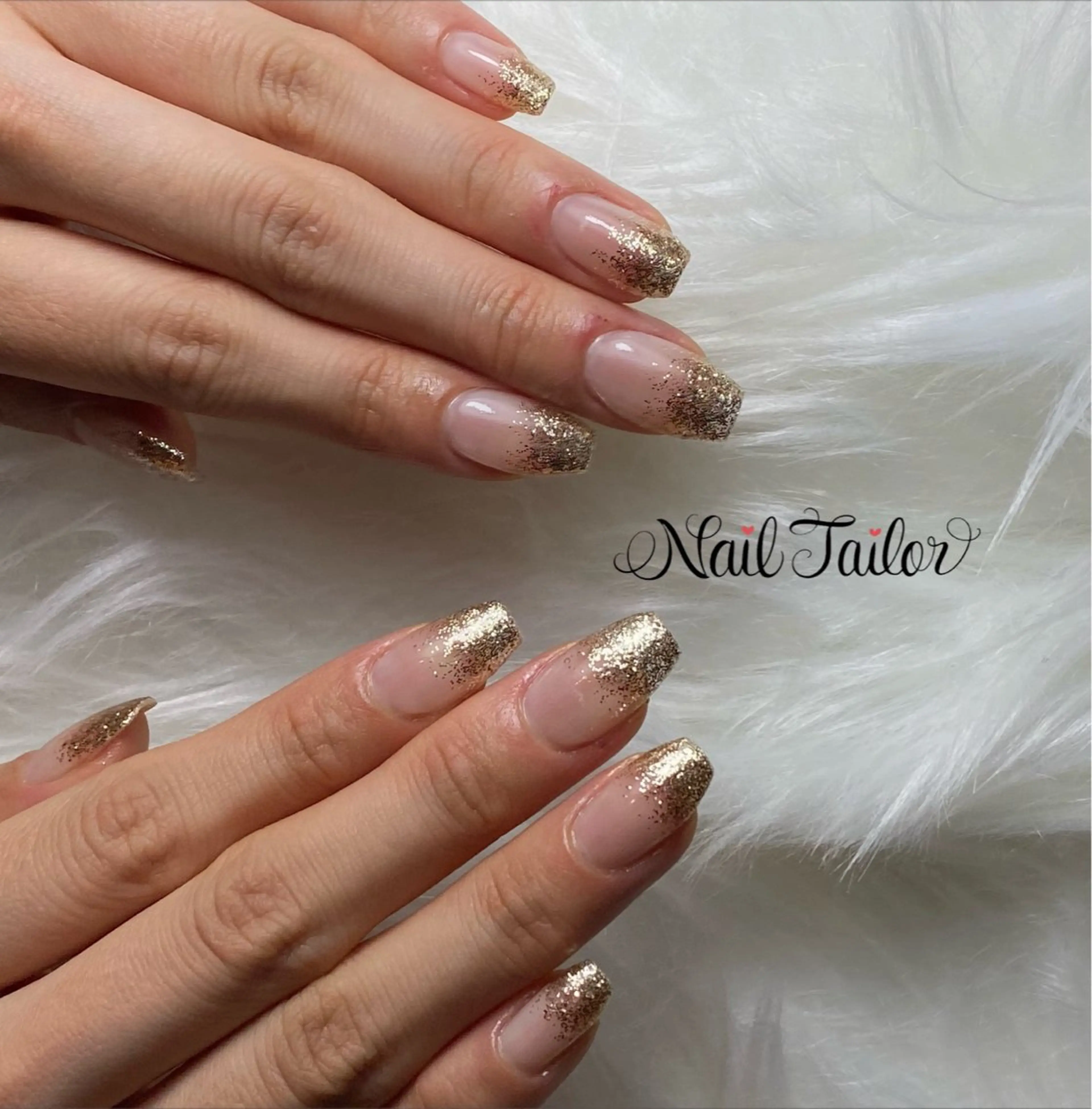 ネイル 成人式 長さ出し ゴールド グラデーション キラキラネイル ハンドネイル 〜Nail Tailor〜　ネイルテイラー所属・NailTailor ネイルテイラーのネイルデザイン