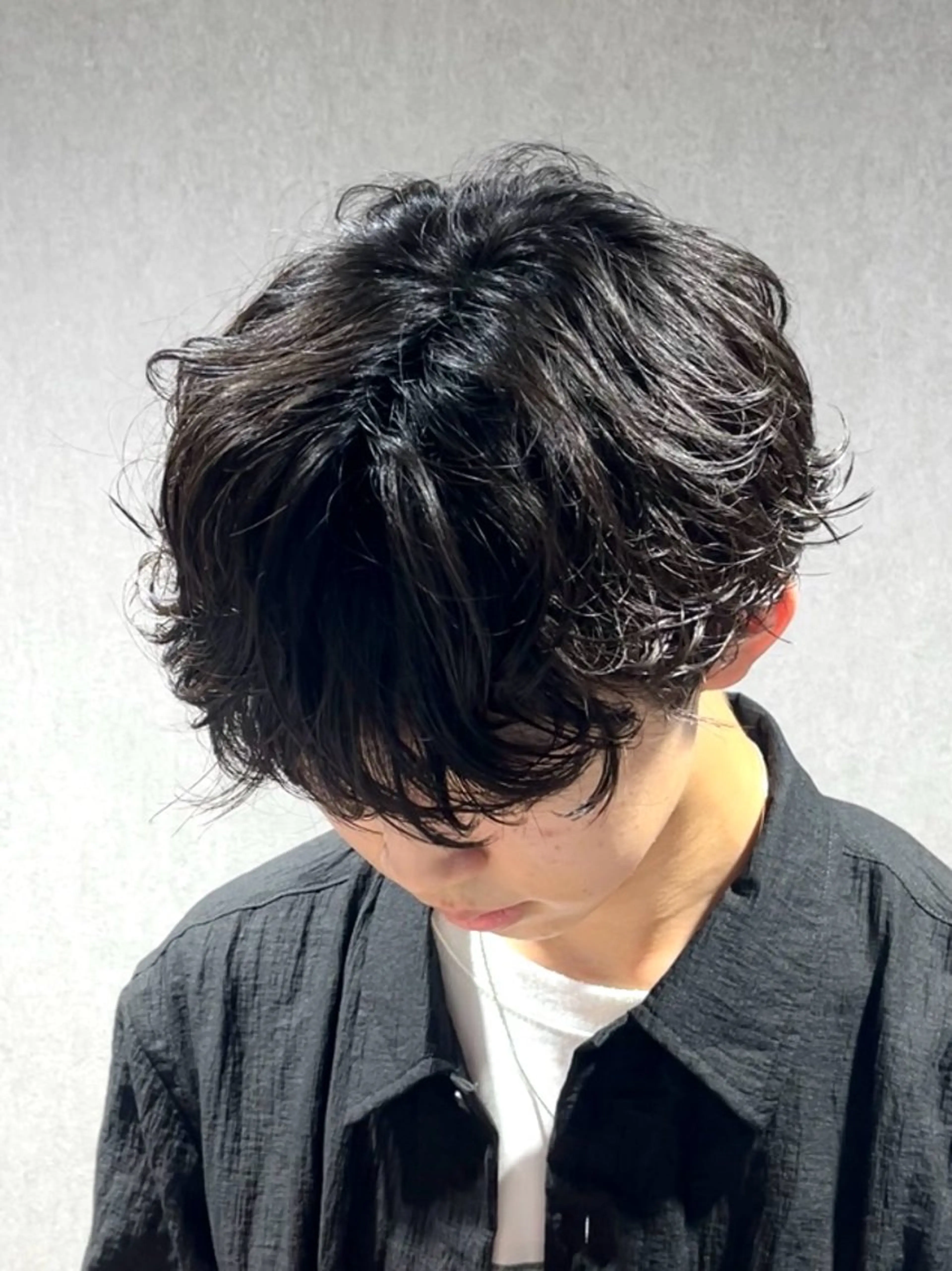 ショート カラー パーマ メンズ カット パーマ 【シャドウパーマ センターパート】義心のヘアスタイル