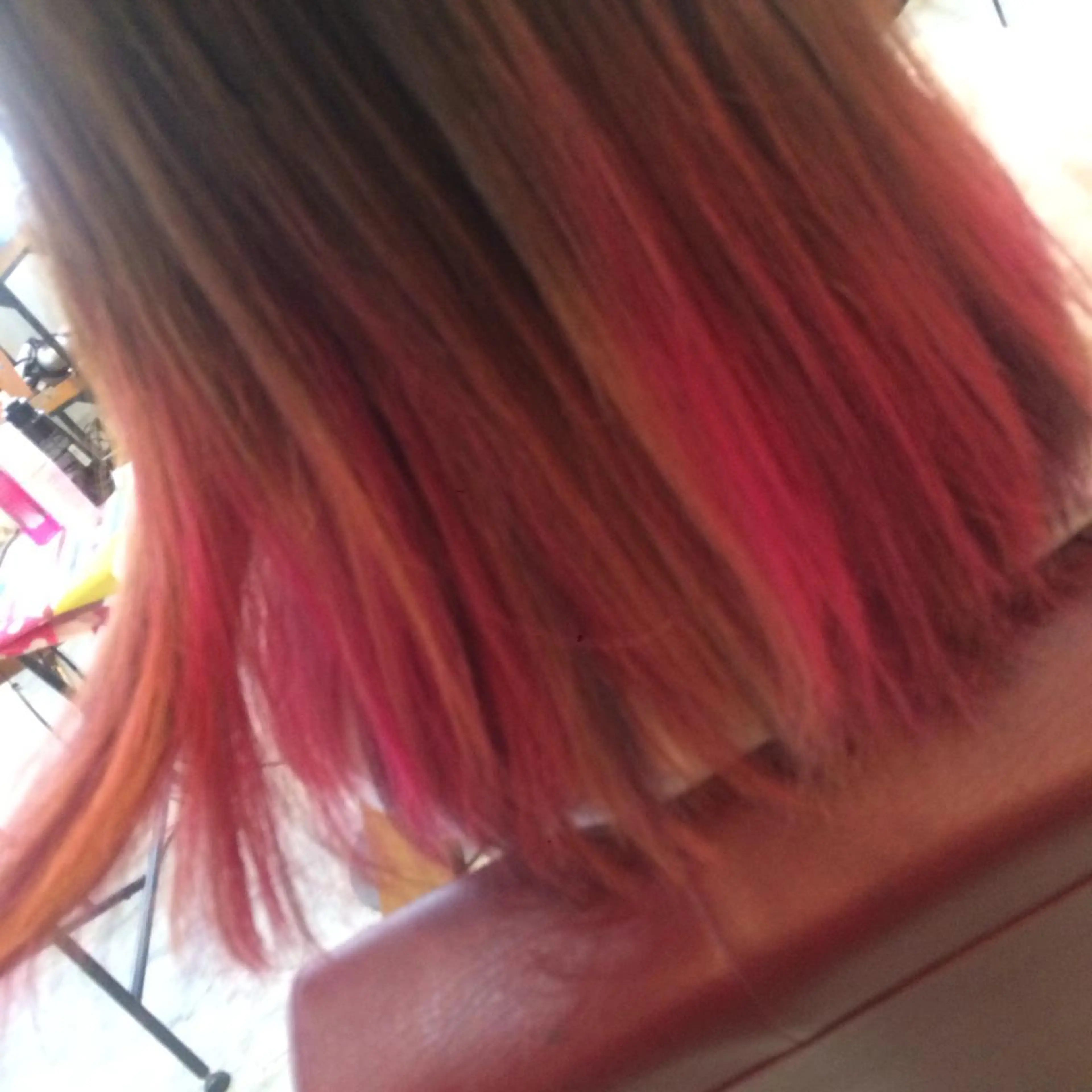 ミディアム セミロング ロング カラー グラデーションカラー ピンクカラー にった みずきのヘアスタイル