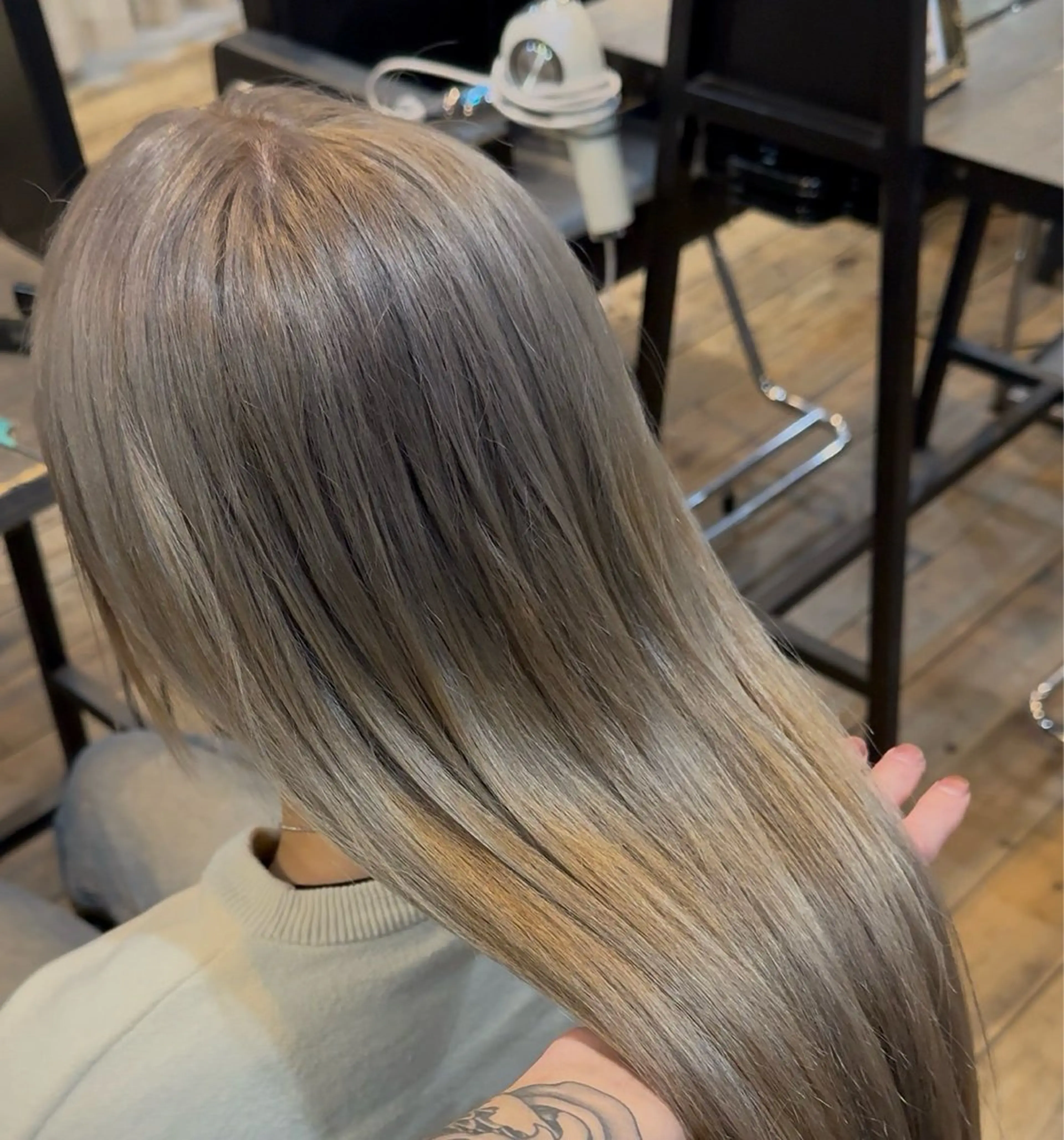 ロング カラー ベージュカラー ホワイトベージュ ヘアカラー トリートメント メンズカット/パーマ 艶カラーTAIGA︎のヘアスタイル