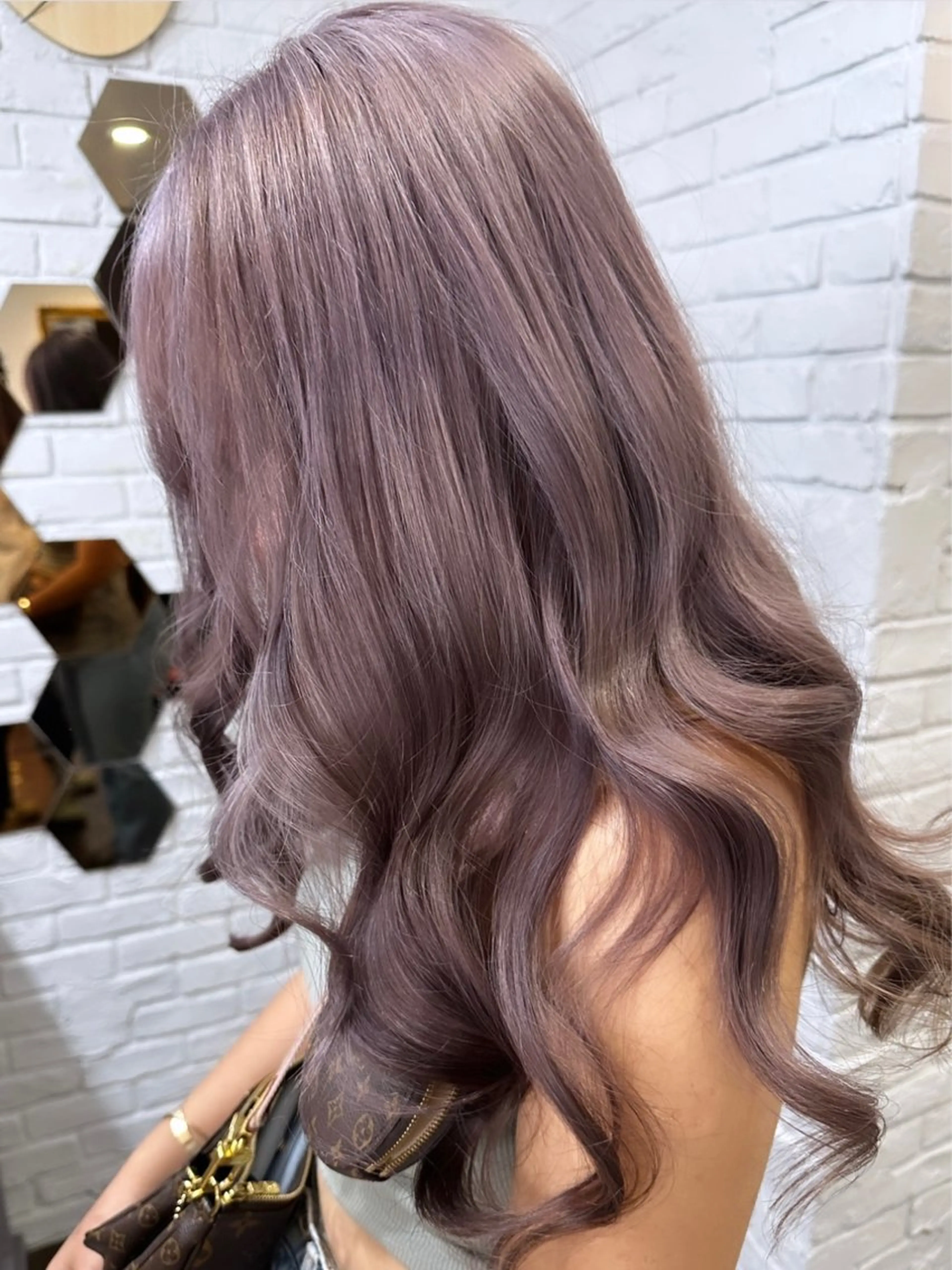 ロング カラー ヘアアレンジ ベージュカラー ブリーチ イヤリングカラー ハイトーンカラー ミルクティーベージュ カット ヘアカラー トリートメント 髪質改善/レイヤー ダブルカラー塚本耀のヘアスタイル