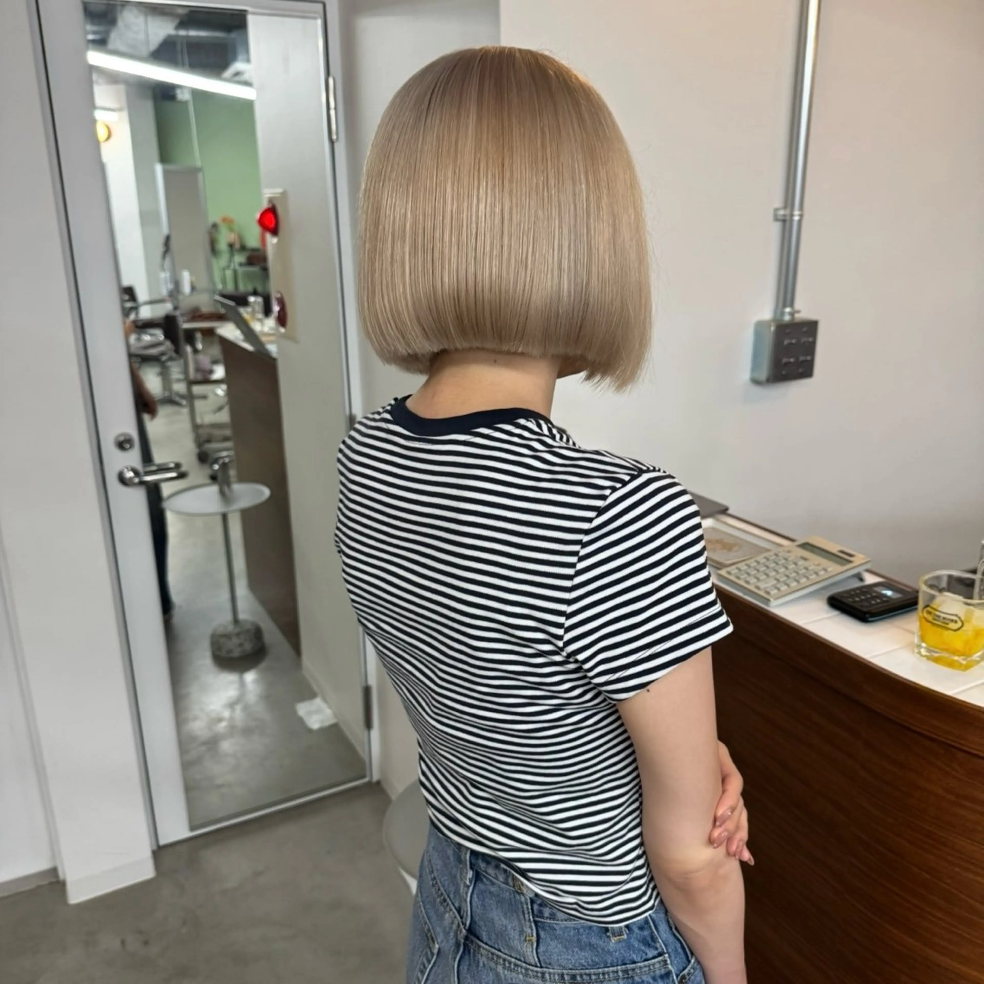 ショート カラー ベージュカラー ホワイトベージュ ヘアカラー カットモデル୨୧大阪 梅田タカシマリナ♡のヘアスタイル