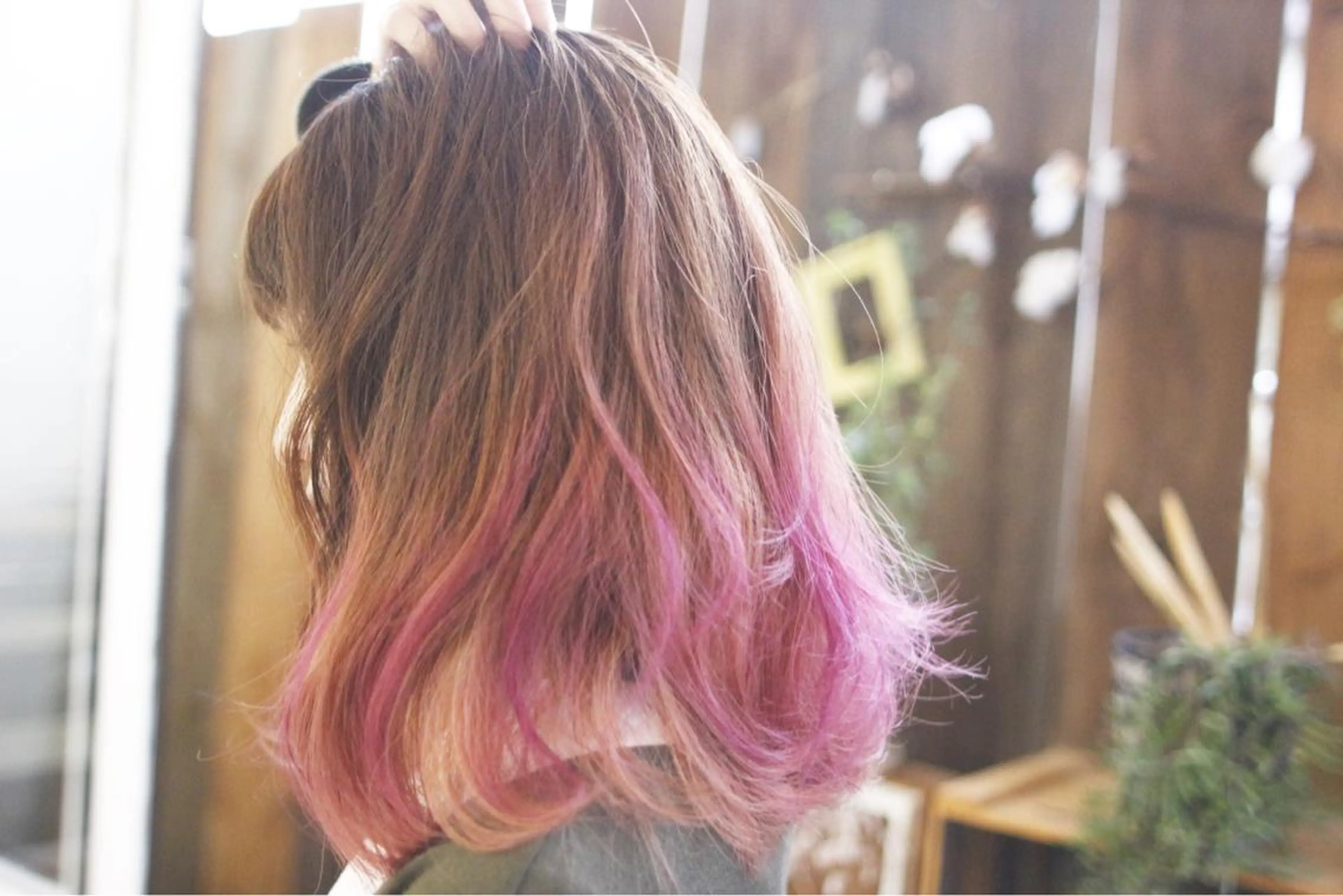 ミディアム カラー ヘアアレンジ ブリーチ ピンクカラー COCOROHOOKI所属・松田 由貴のヘアスタイル