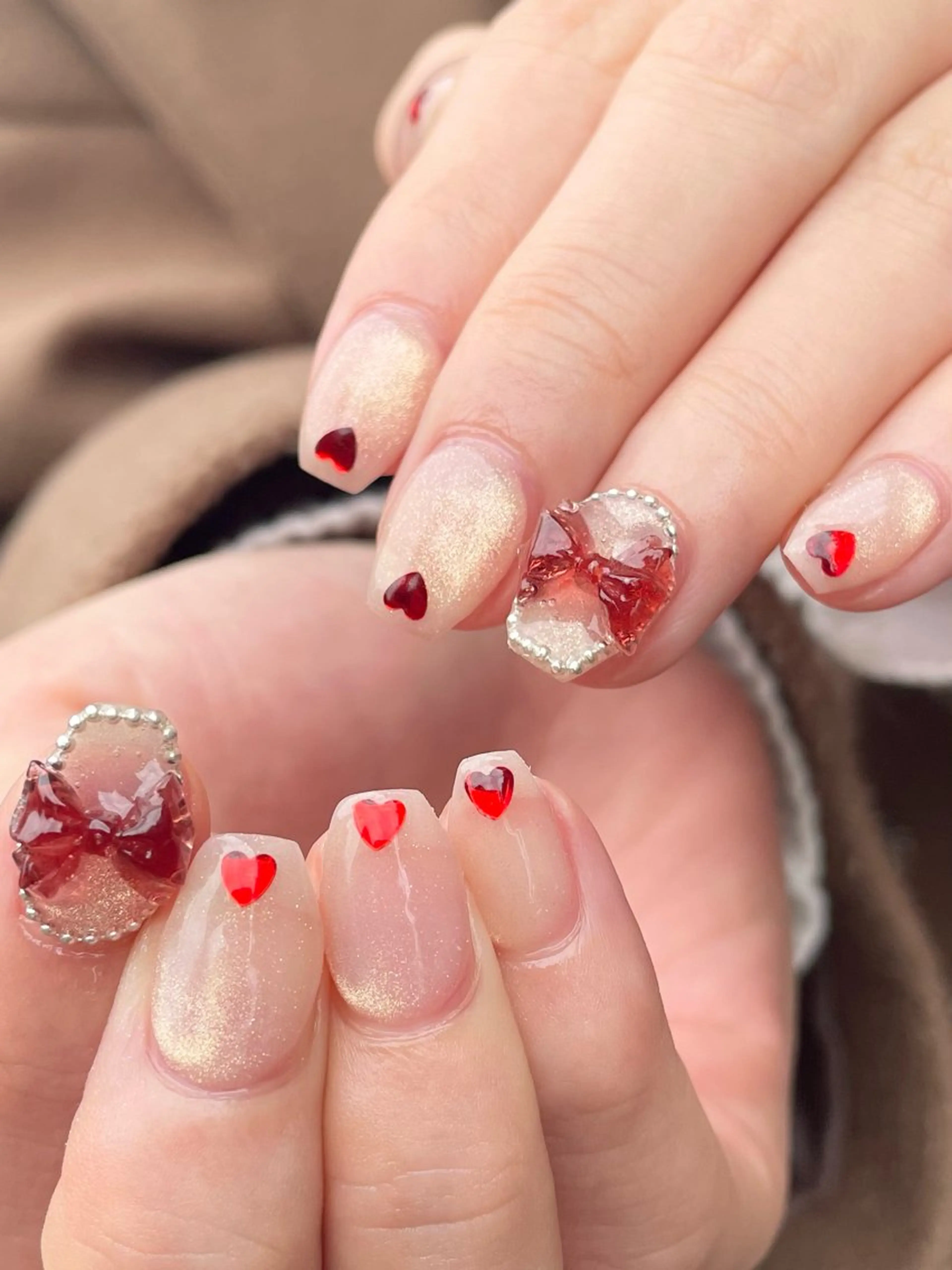 ネイル ガーリー ゴールド ハート マグネットネイル ピンク ハンドネイル ハンドケア 🎀NAIL🎀 AI🪄︎︎◝✩のネイルデザイン