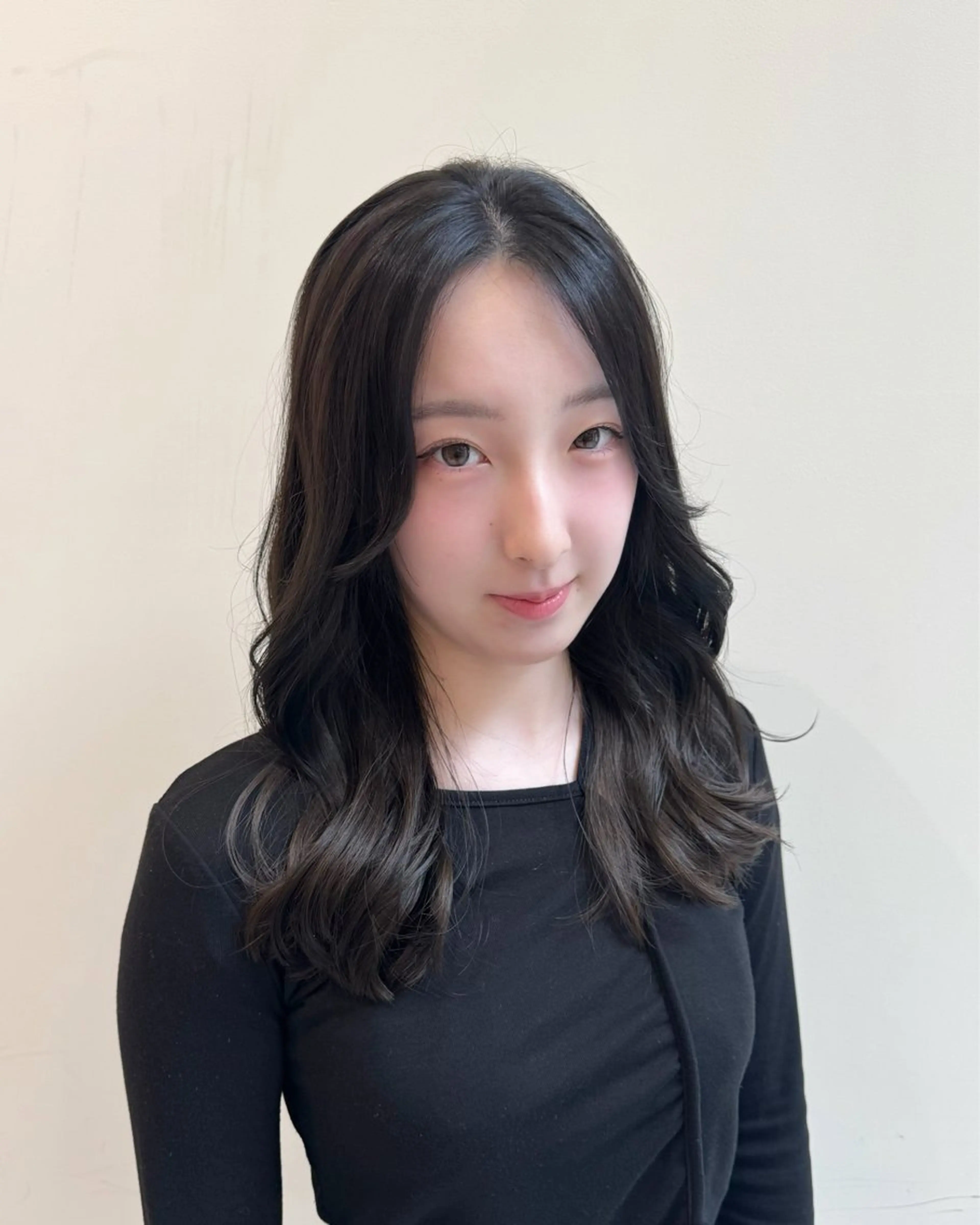 セミロング カラー 透明感カラー/顔周り カット/レイヤーにかのヘアスタイル