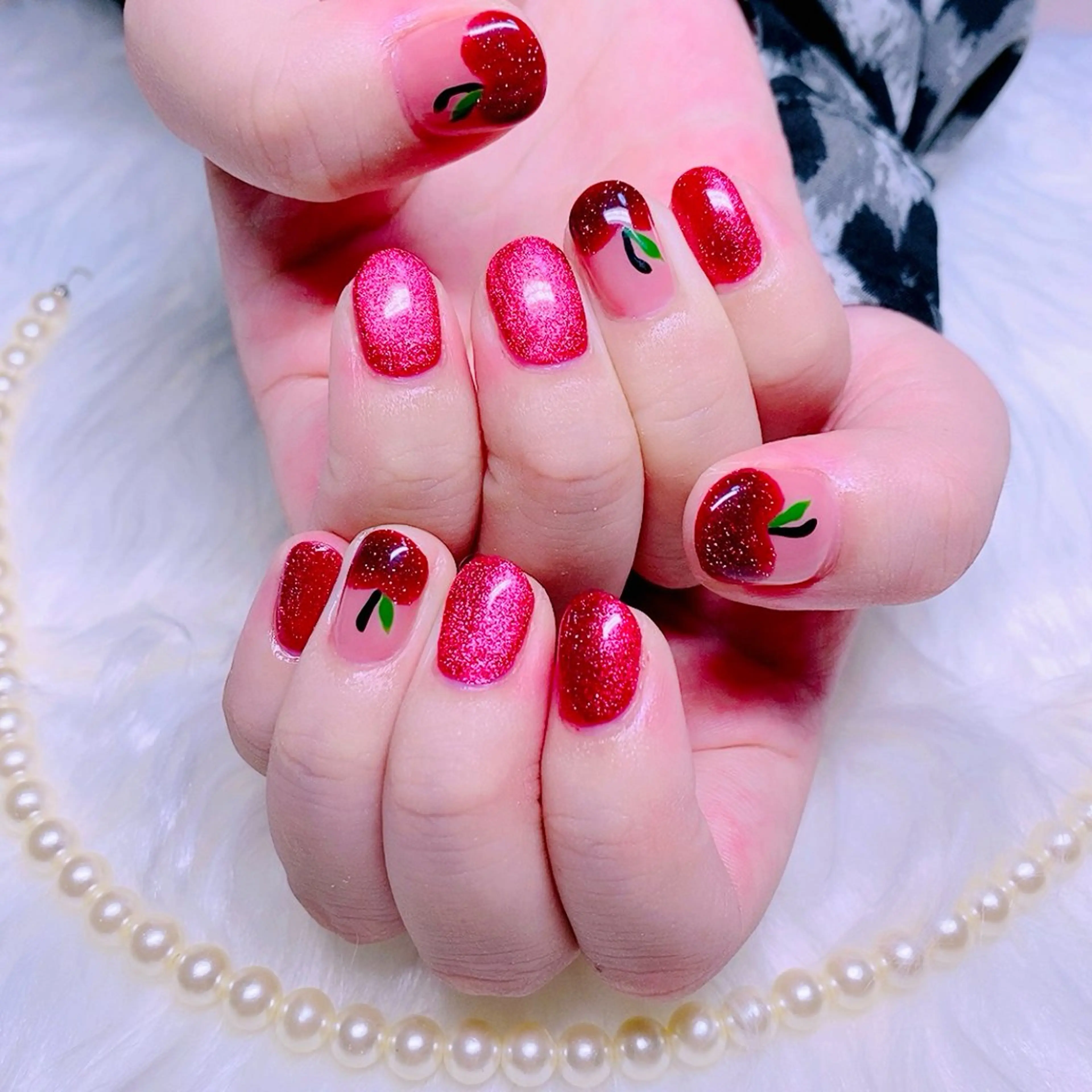 ネイル マグネットネイル 赤色 ショートネイル Nail Yunaのネイルデザイン