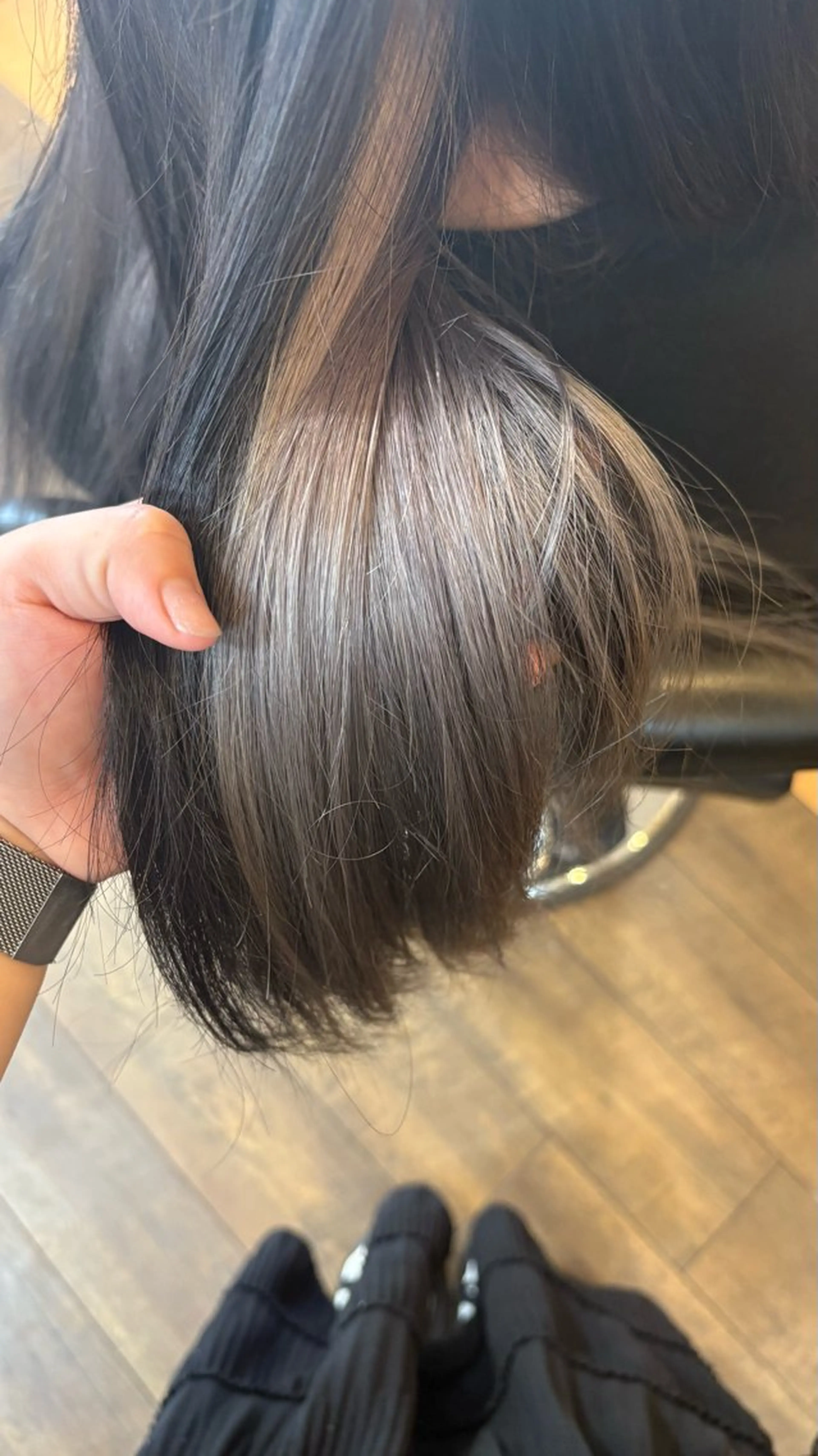 ロング カラー ヘアアレンジ シルバー ヘアカラー chacha blanc元山のヘアスタイル