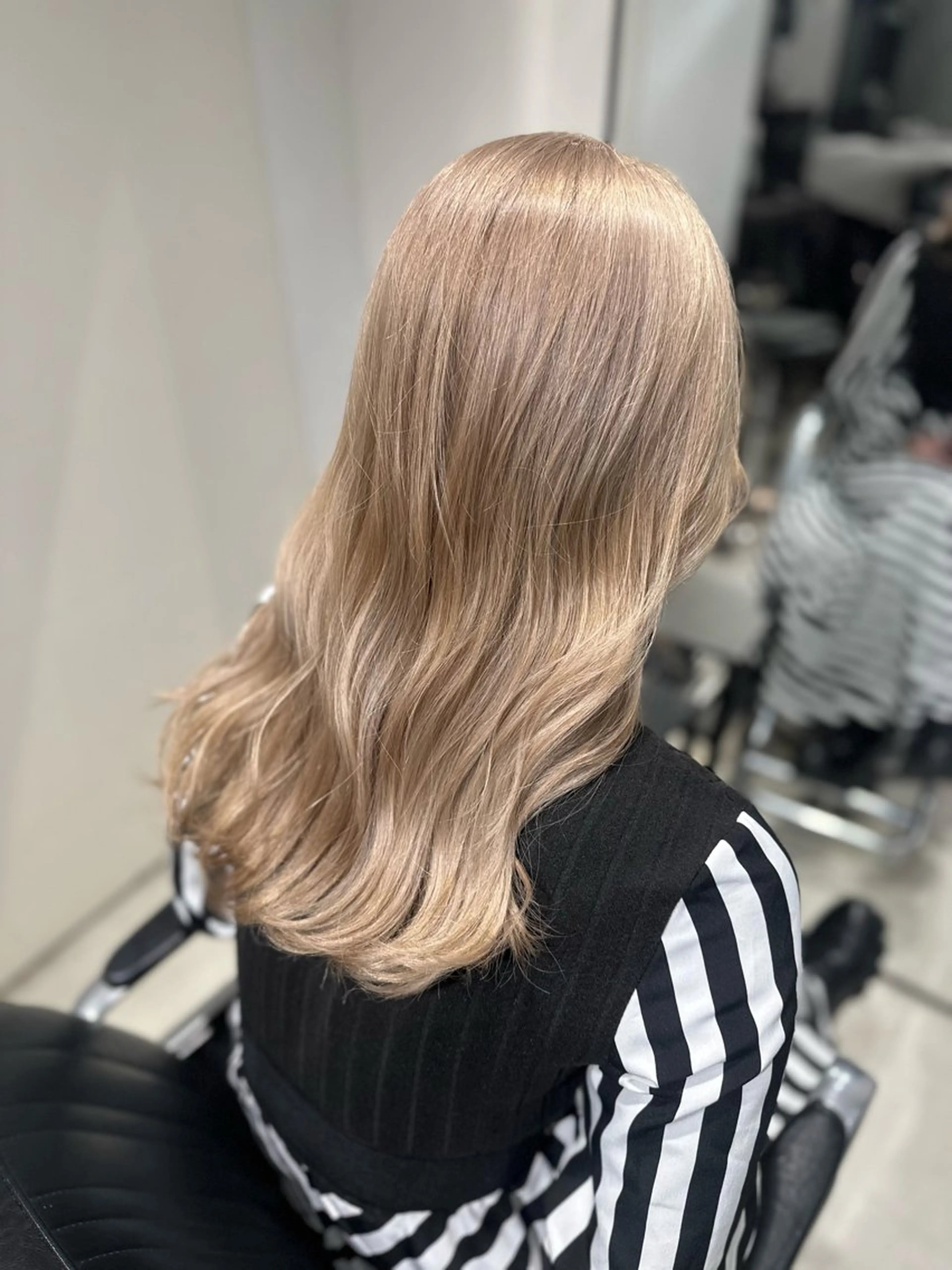 『ハイトーンにしたい方👩🦳』ブリーチ込みダブルカラー+1stepトリートメントの写真