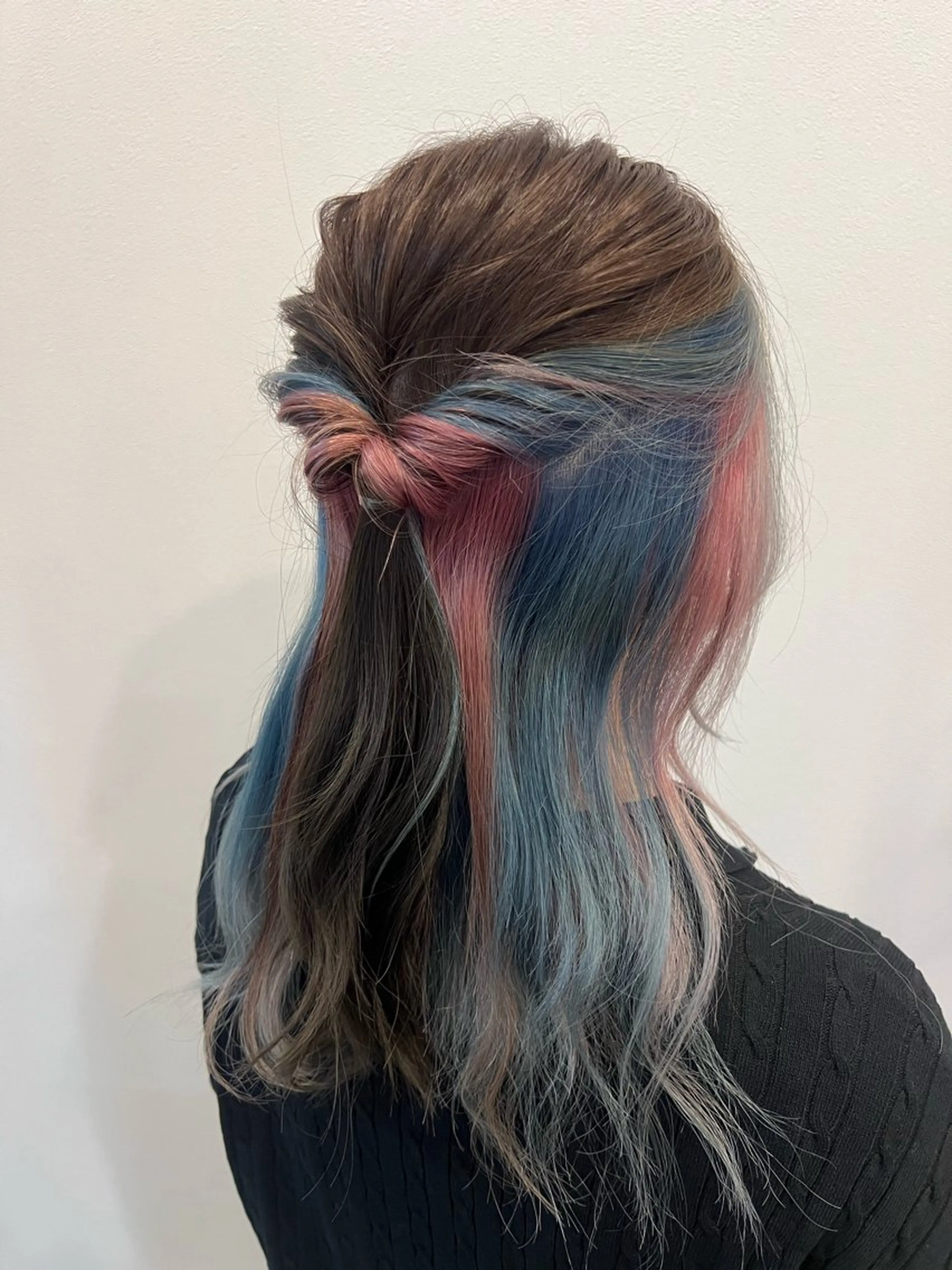 ミディアム カラー ブリーチ インナーカラー ヘアカラー トリートメント LiTA 友田未来のヘアスタイル