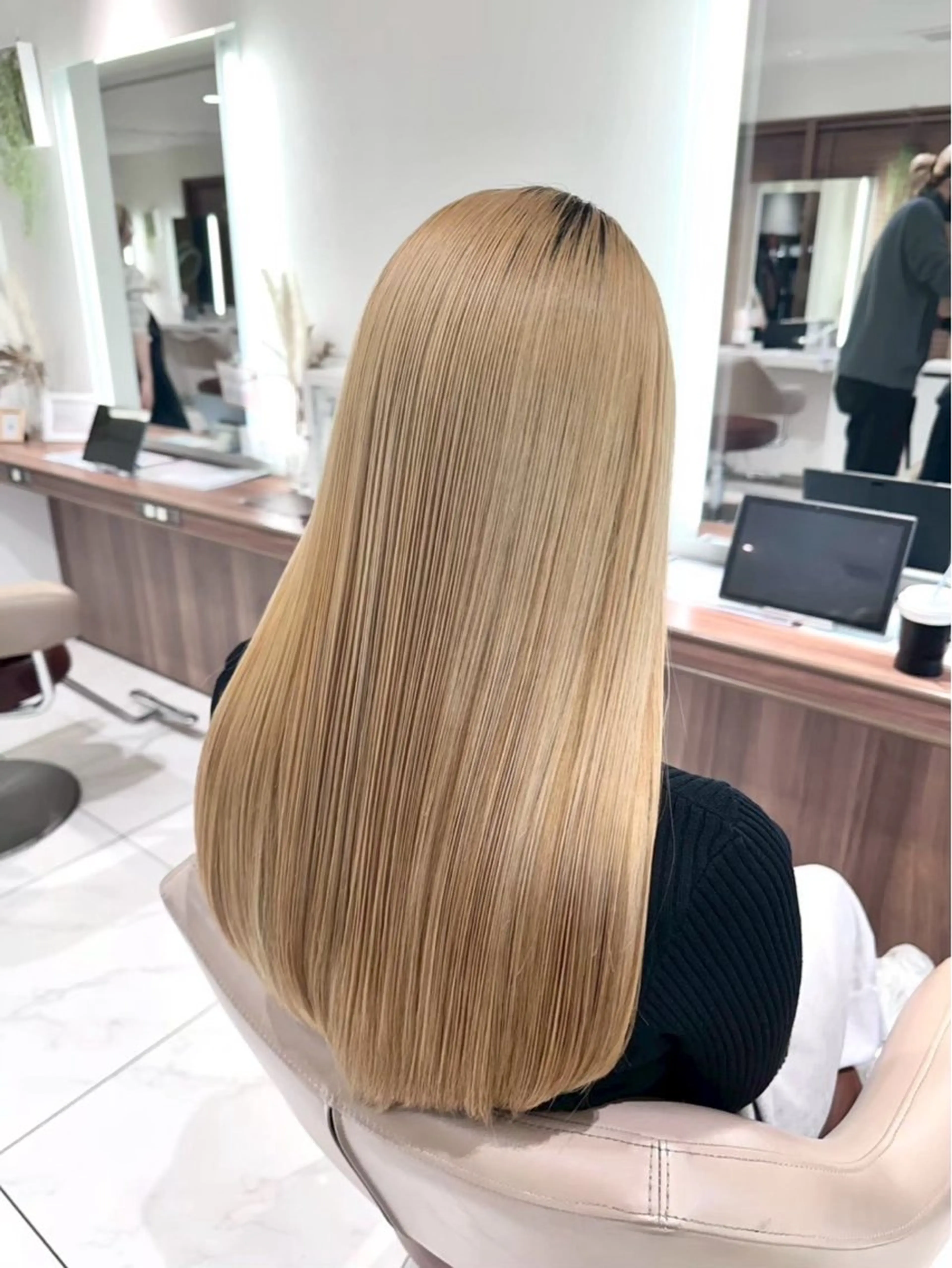 ミニモ学割👩‍🎓💕ダメージを抑えてブリーチしたい方はこちら✨「ケアブリーチ＋オンカラー＋髪質改善」🥣🫧の写真