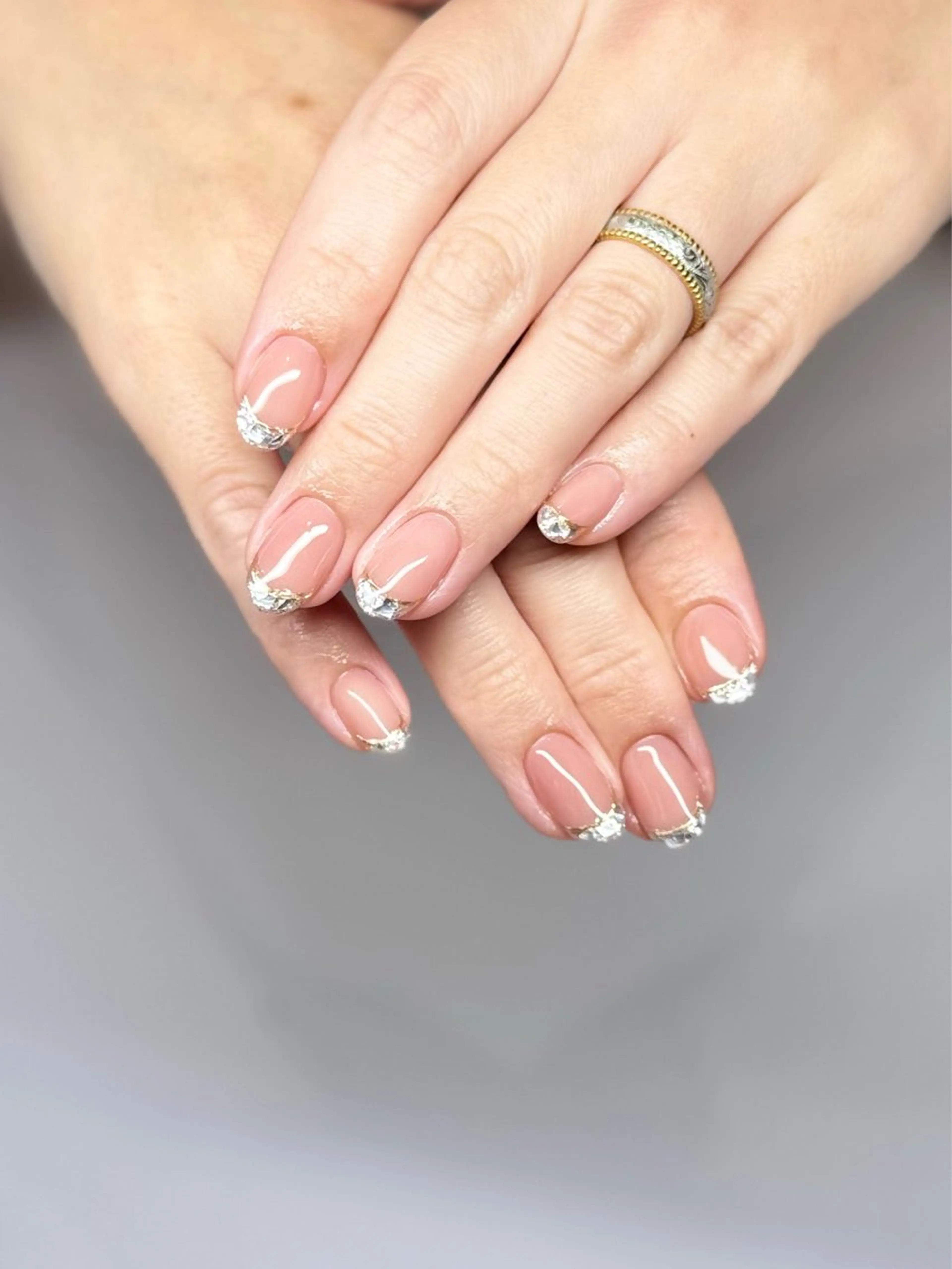 ネイル フレンチネイル ガラスフレンチ 𝓝𝓪𝓲𝓻 𝓝𝓪𝓲𝓵のネイルデザイン