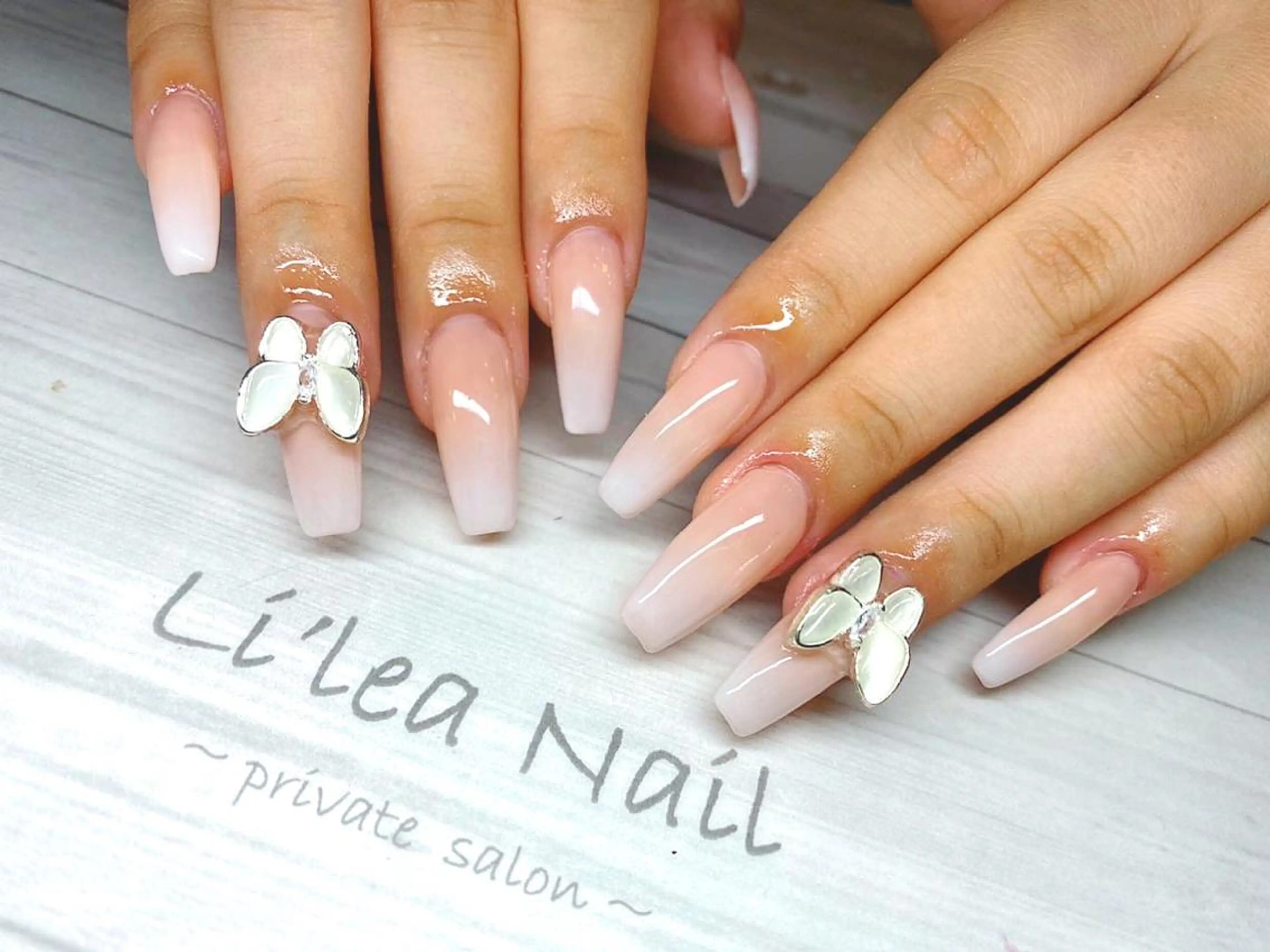 ロング ネイル Li'leaNail AINAのネイルデザイン