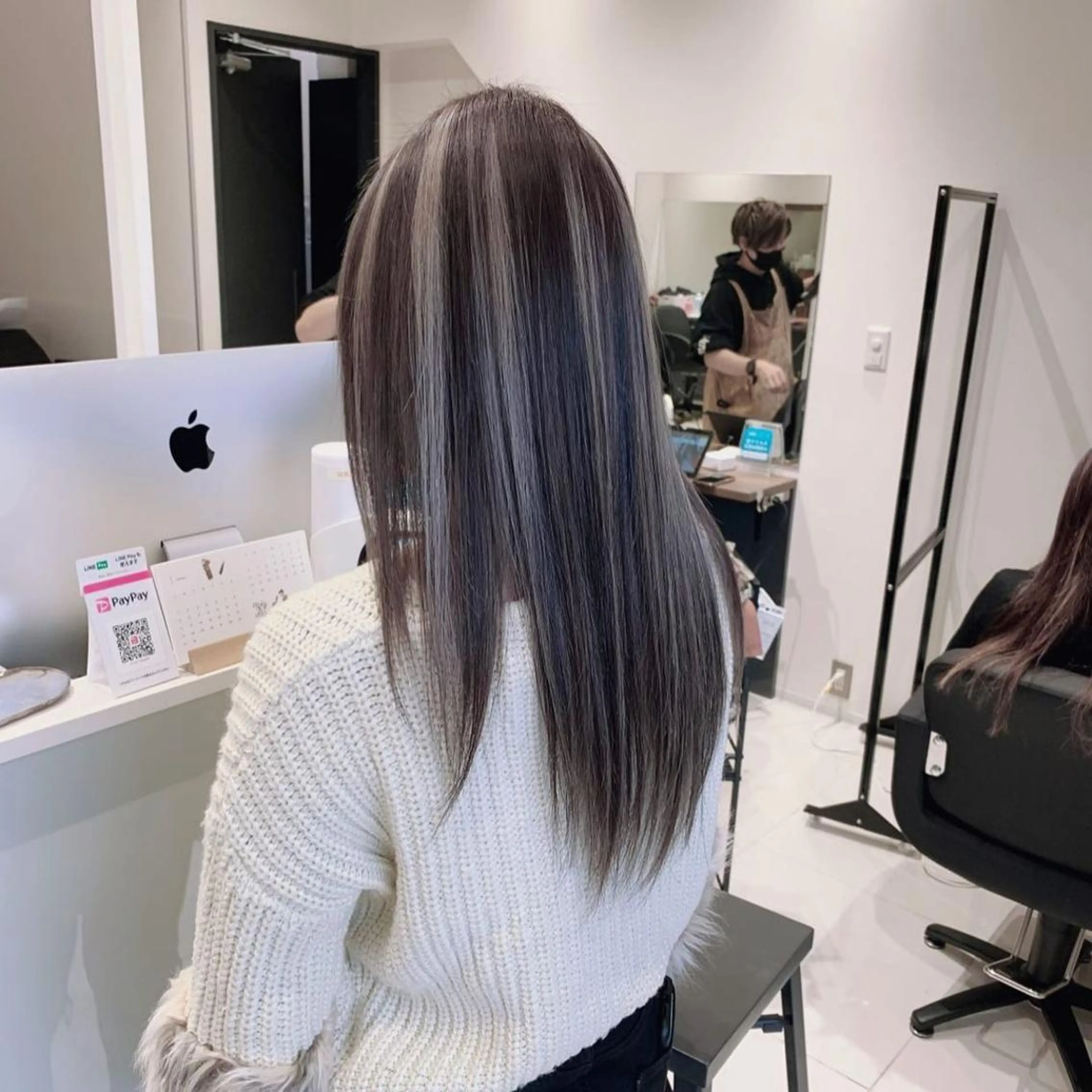 ロング カラー ブリーチ ケアブリーチ ハイライトカラー ハイライト 髪質改善 ヘアカラー オフホワイトアンドなんば所属・福西 洋斗のヘアスタイル