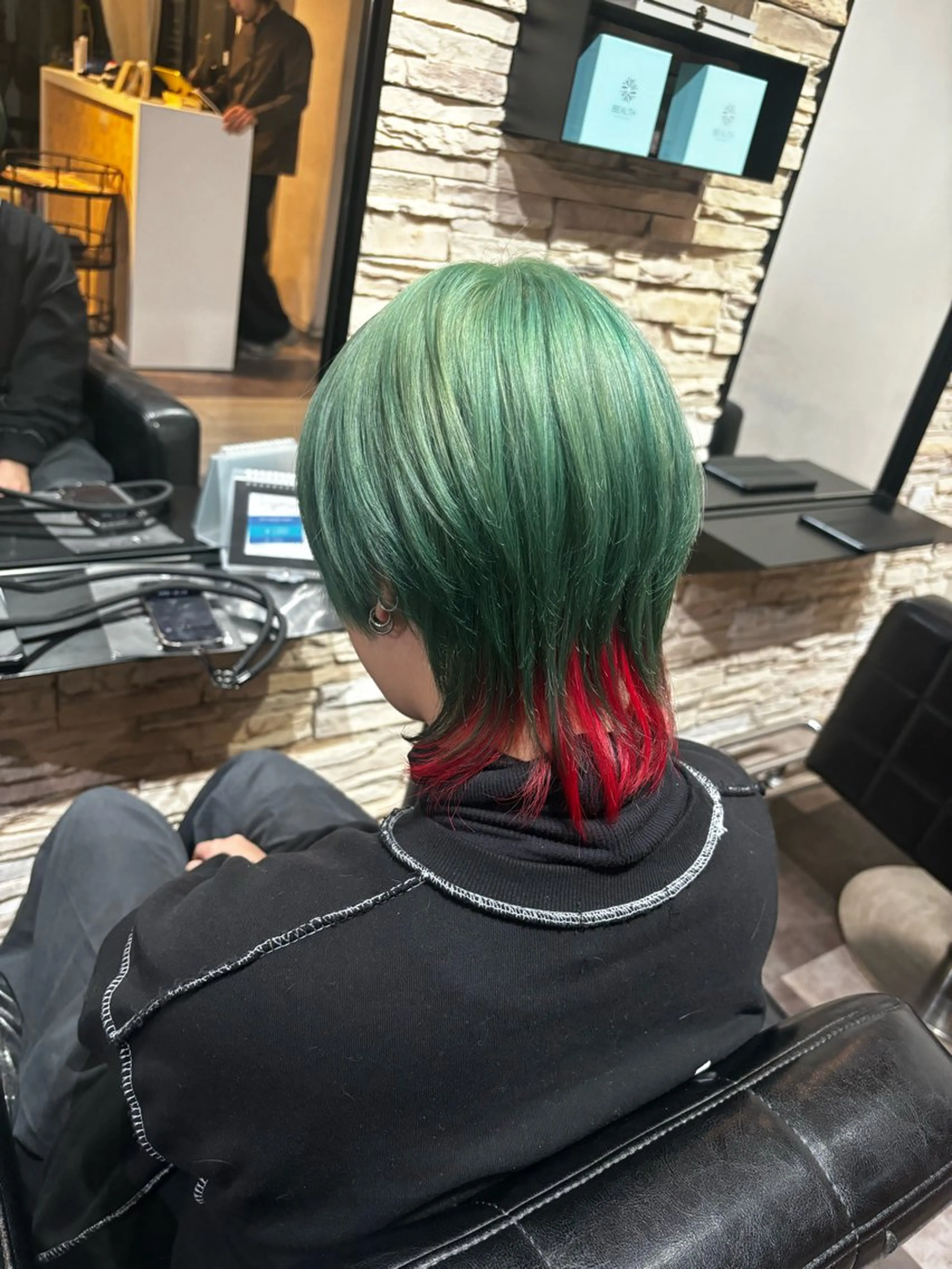 ショート カラー ブリーチ デザインカラー トリートメント クリスマス ヘアカラー 🍒サクラ🍒 /透明感カラー/艶髪のヘアスタイル