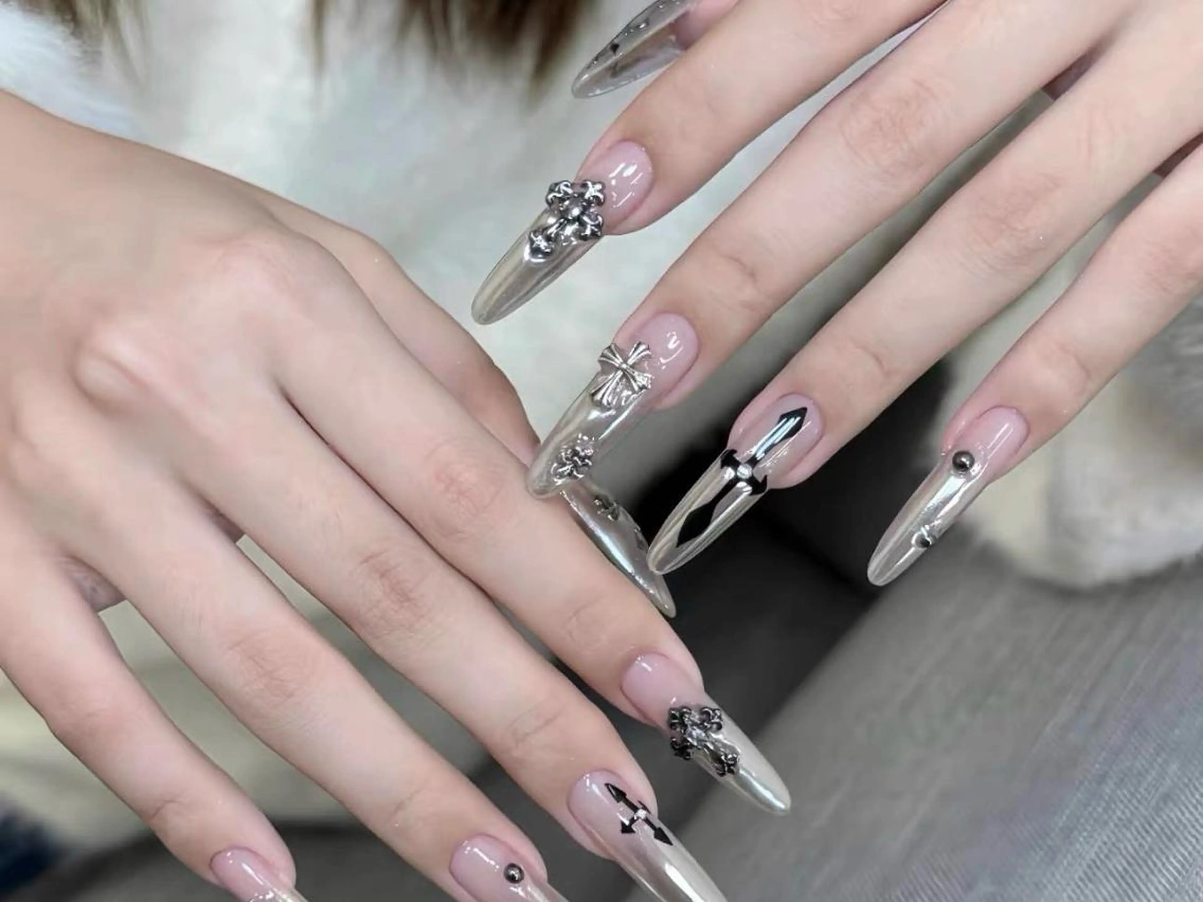 ネイル カジュアル 成人式 グラデーション ホログラムネイル ラメ(グリッター) ハンドネイル ハンドケア 🎀Sense Nail池袋店🎀のネイルデザイン