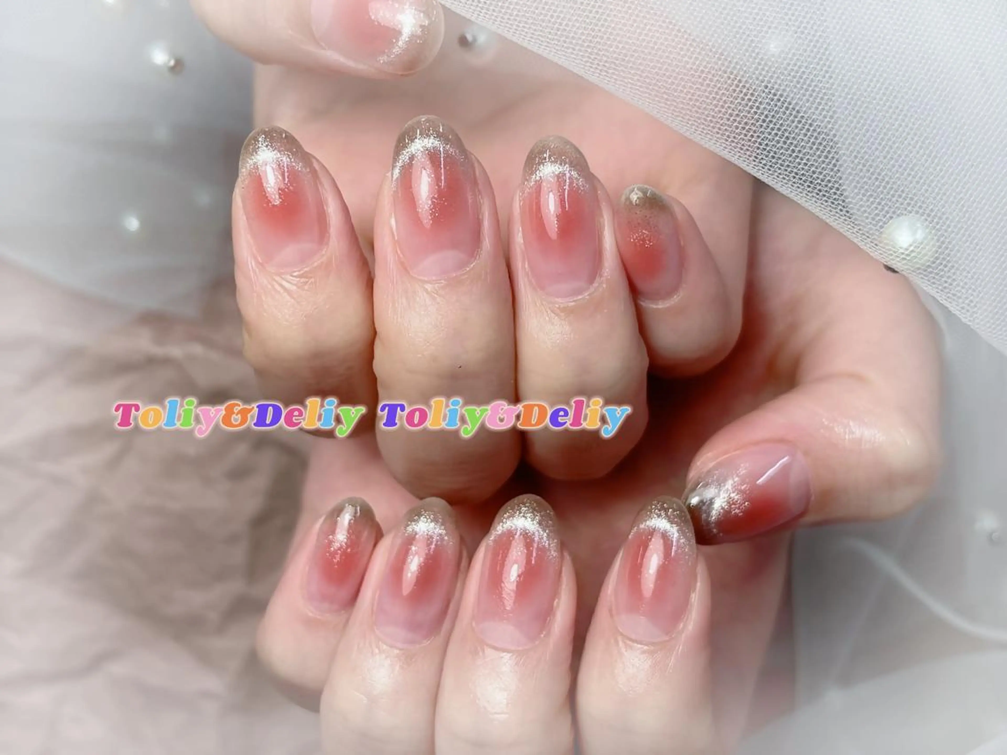 ネイル アートネイル ゴールド ピンク シンプルネイル ハンドネイル ToliyDeliy Nail Salonのネイルデザイン