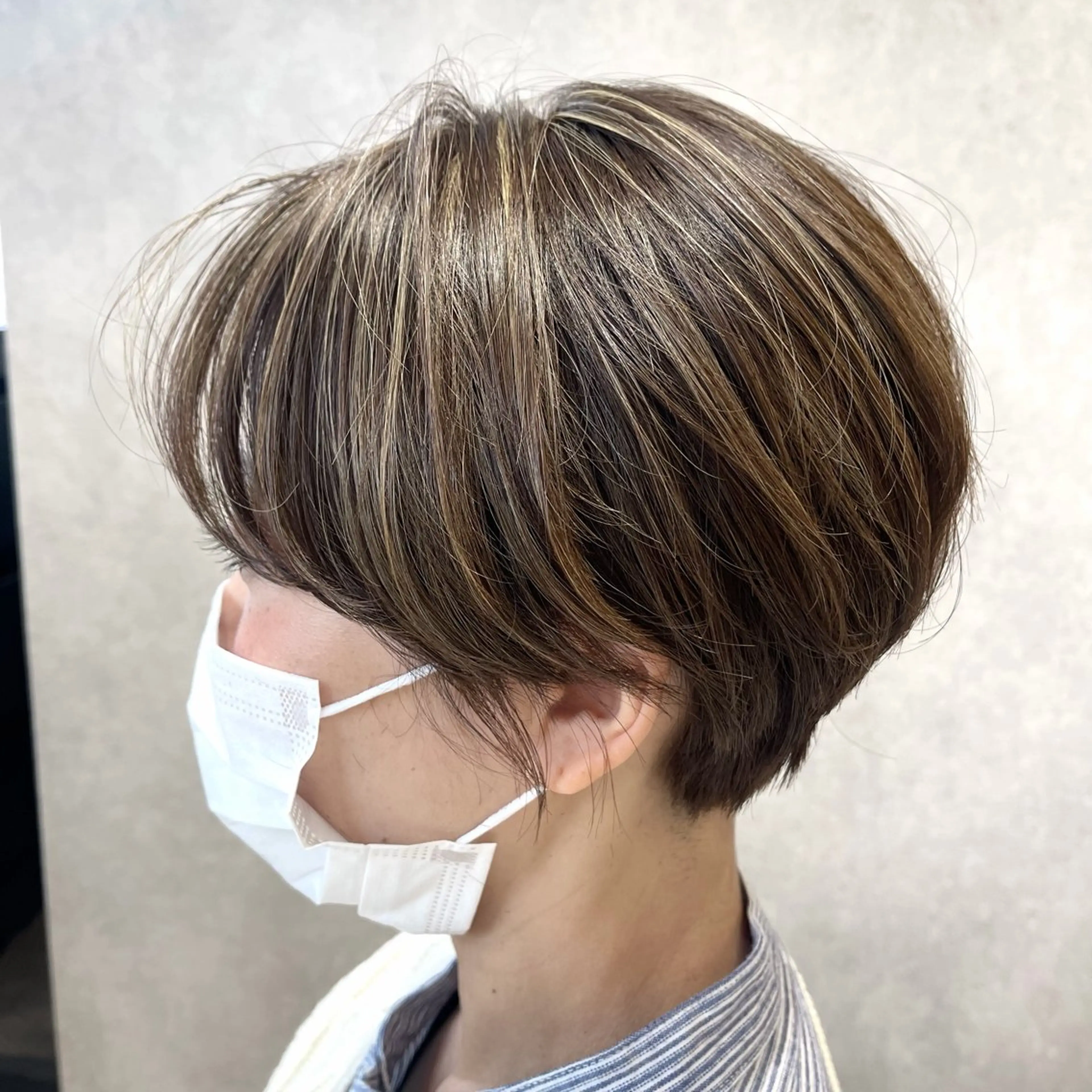 カット＋白髪ぼかしハイライト(表面や顔周り)✨＋トリートメントの写真