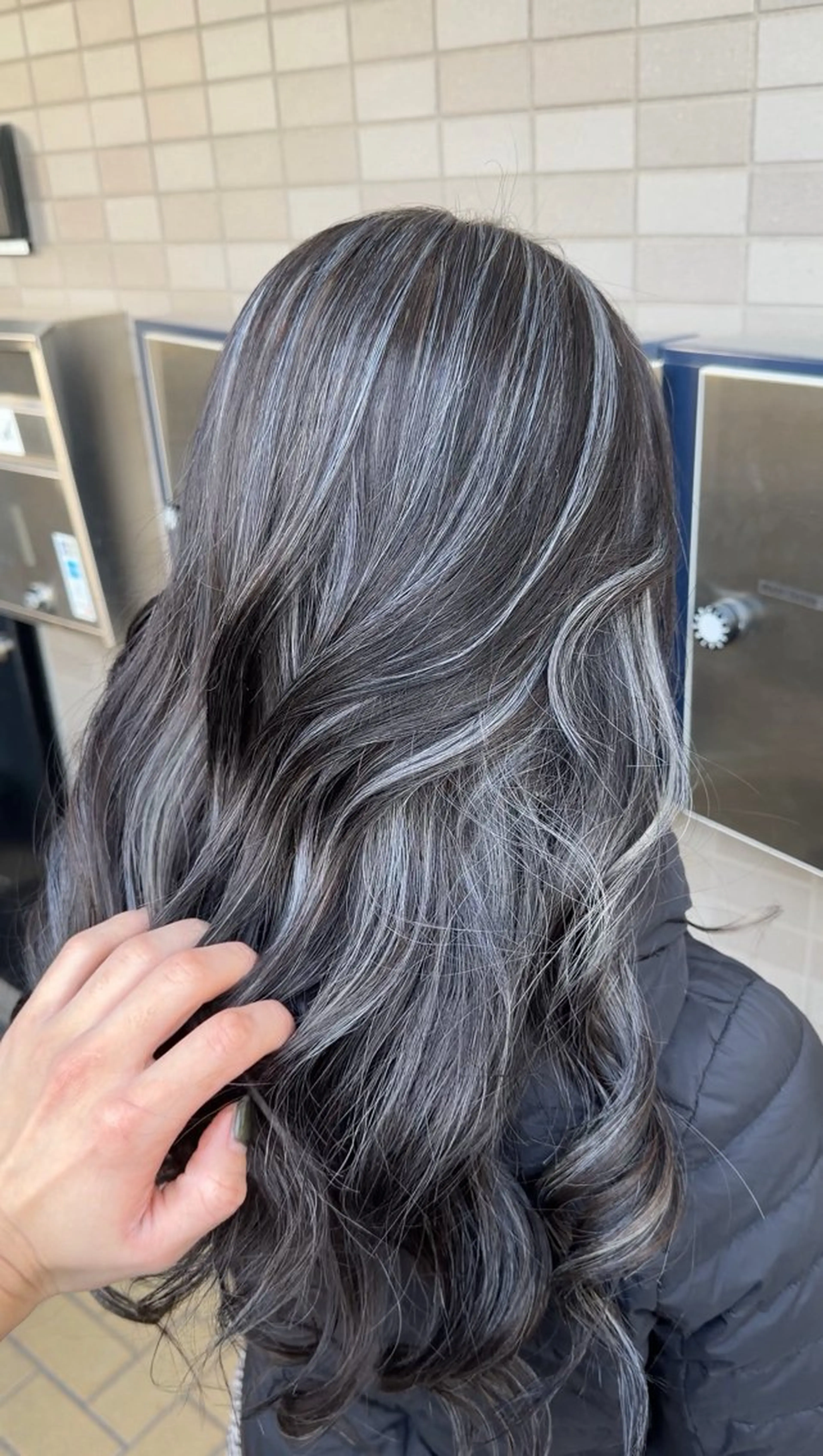 ロング カラー ハイライトカラー ハイライト ヘアカラー トリートメント 表参道/ハイライト バレイヤージュのヘアスタイル