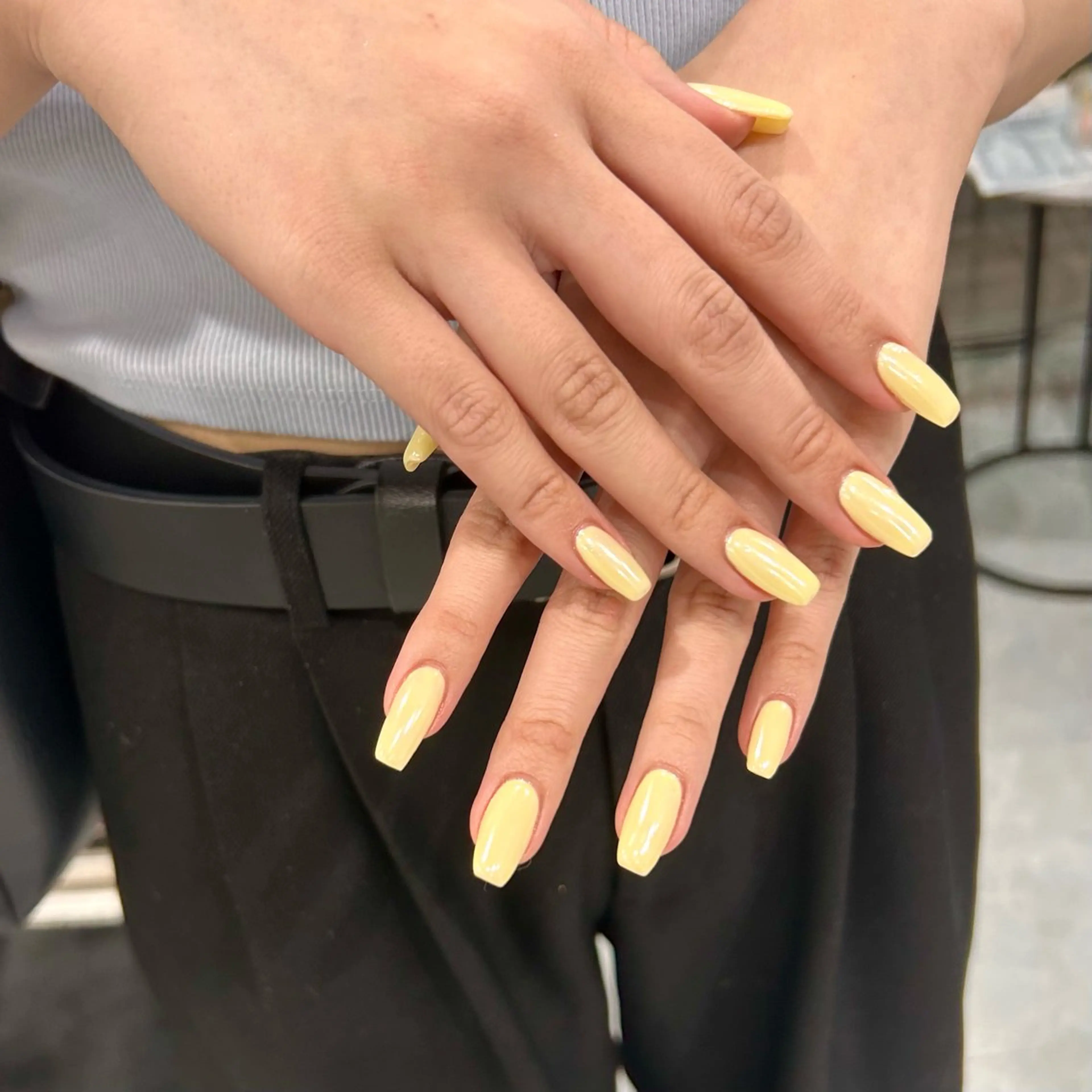 ネイル ミラーネイル パステルネイル ホワイト 黄色 ハンドネイル RYO ／Amourのネイルデザイン