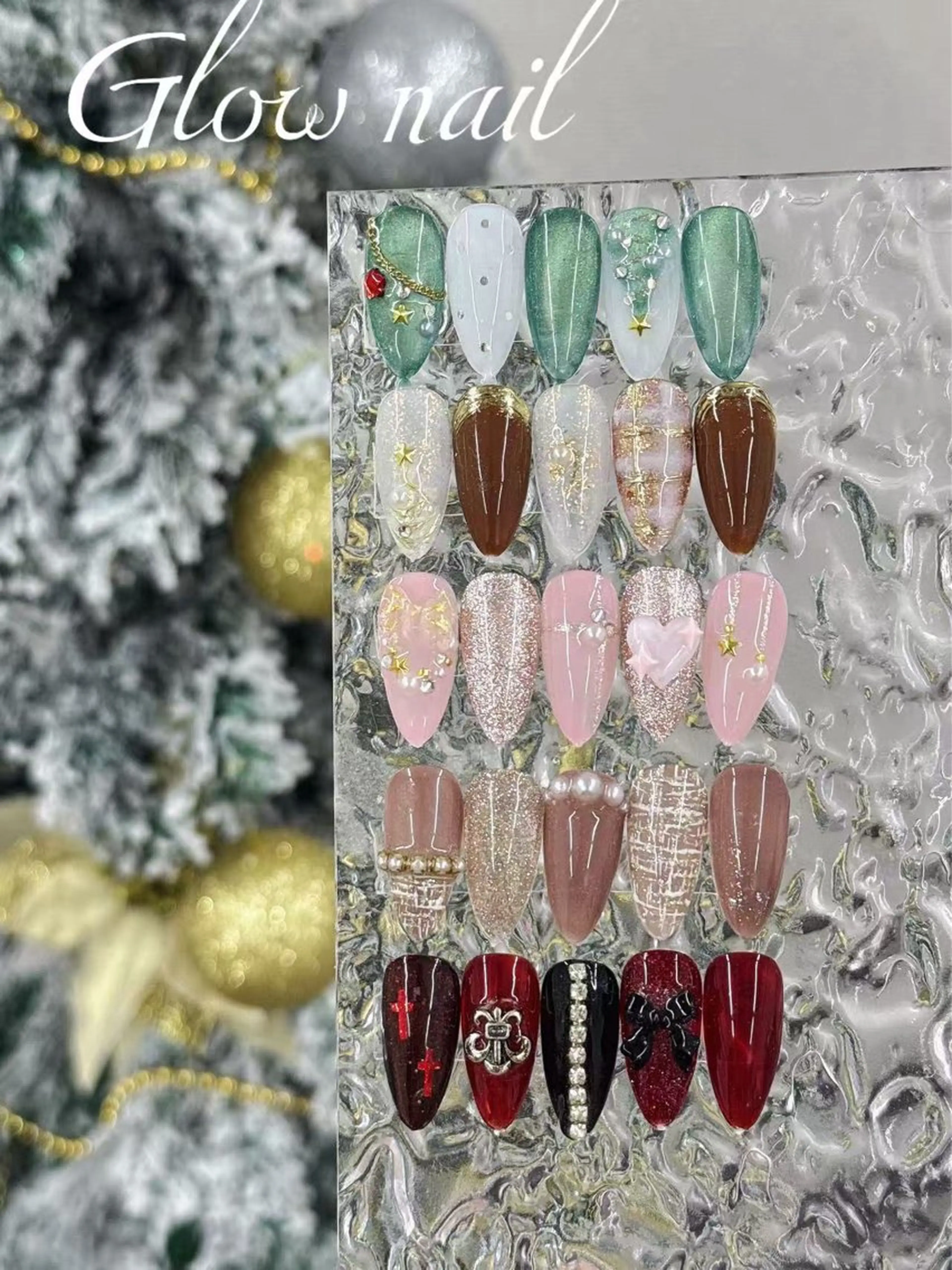 ネイル 冬ネイル クリスマス ハンドネイル グロー ネイルのネイルデザイン