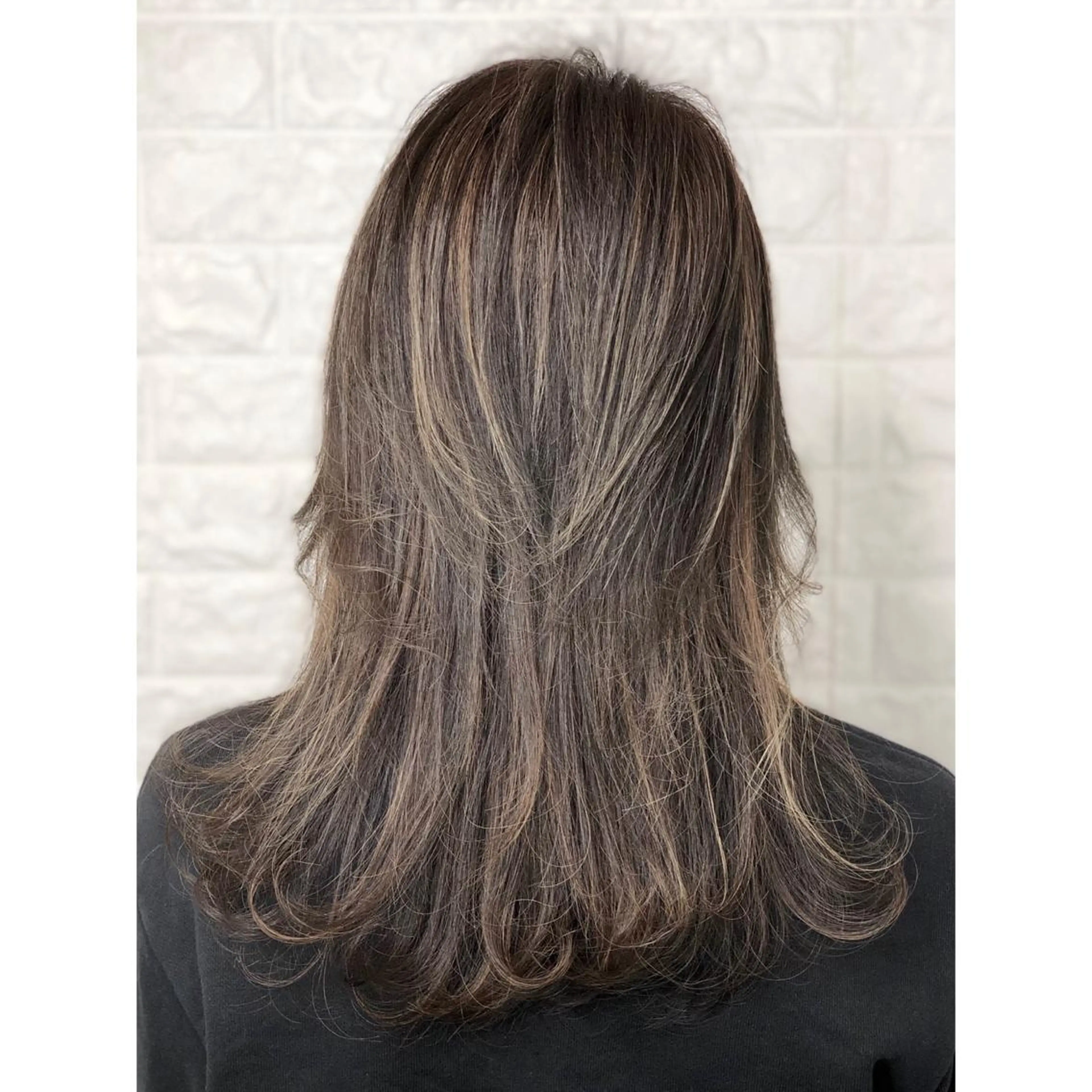 ミディアム カラー ハイライトカラー 外国人風カラー ハイライト KIZU 髪質改善 オカルト怪談のヘアスタイル