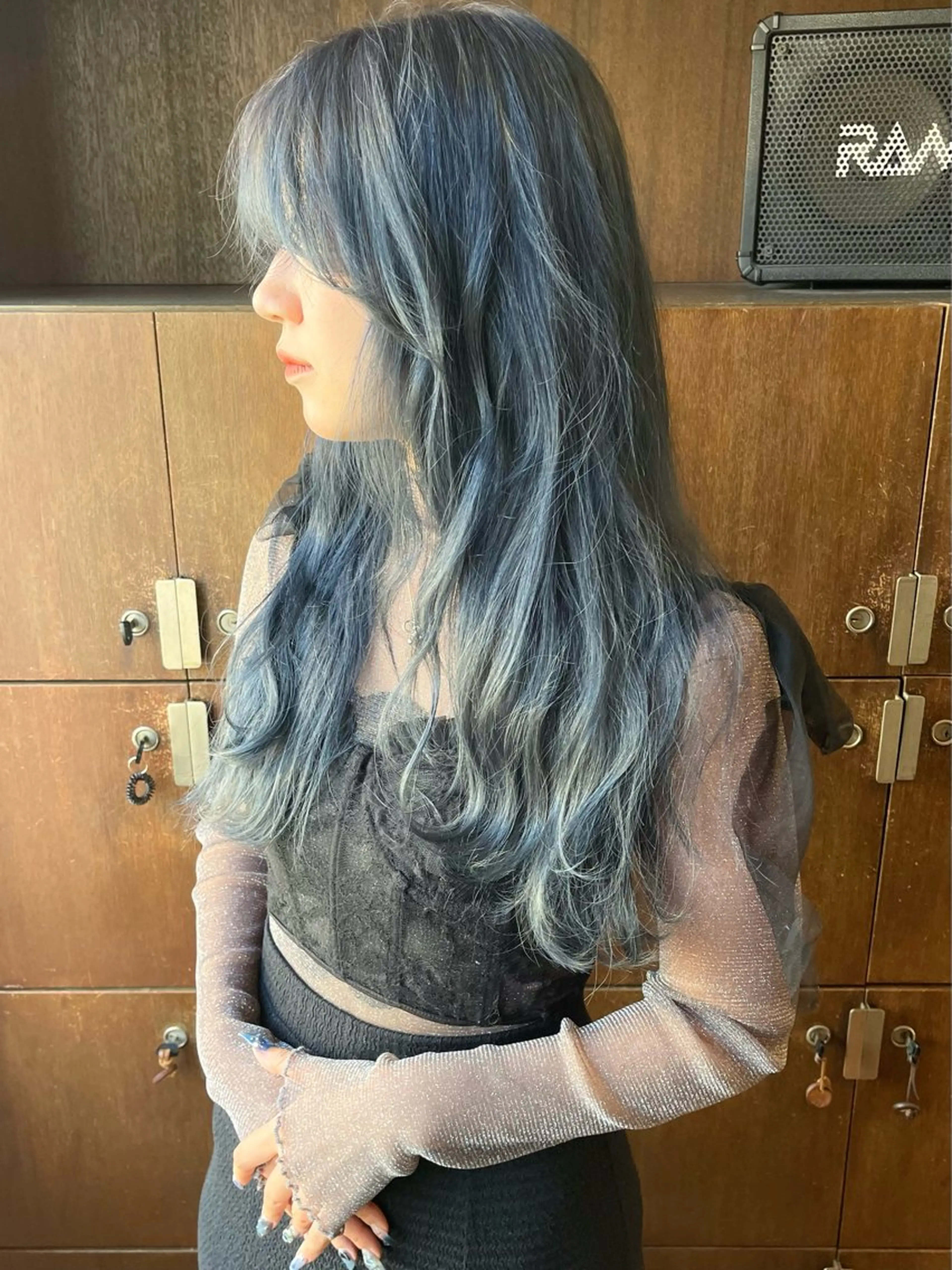 ロング カラー ブルーカラー カット ヘアカラー トリートメント 髪質改善ｶﾗｰ ｹｱﾌﾞﾘｰﾁ/ﾀﾑのヘアスタイル