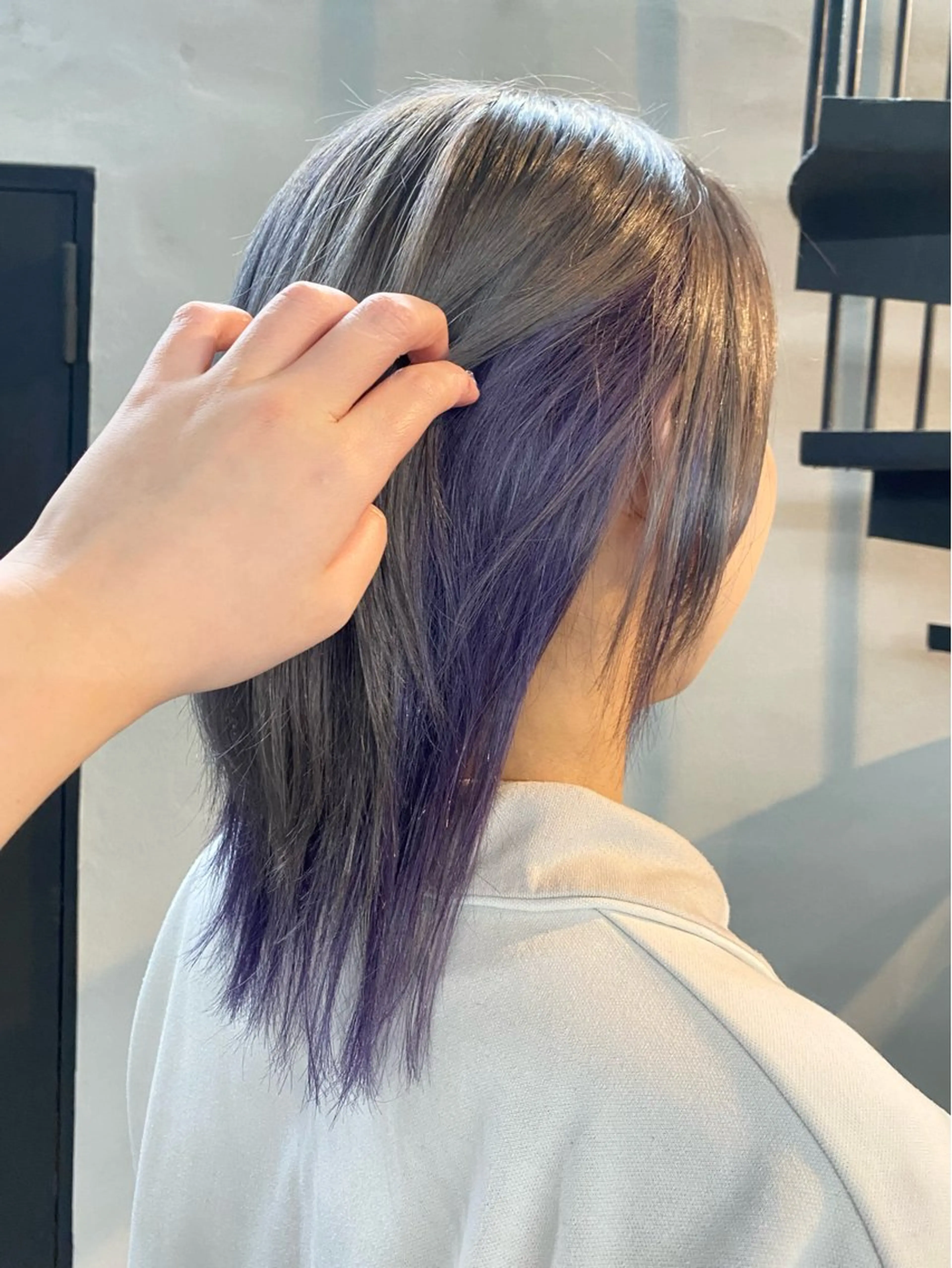 ミディアム カラー ブリーチ デザインカラー インナーカラー パープルカラー シルバー ヘアカラー トリートメント 柏 デザインカラー/ レイヤー🐣シオリのヘアスタイル