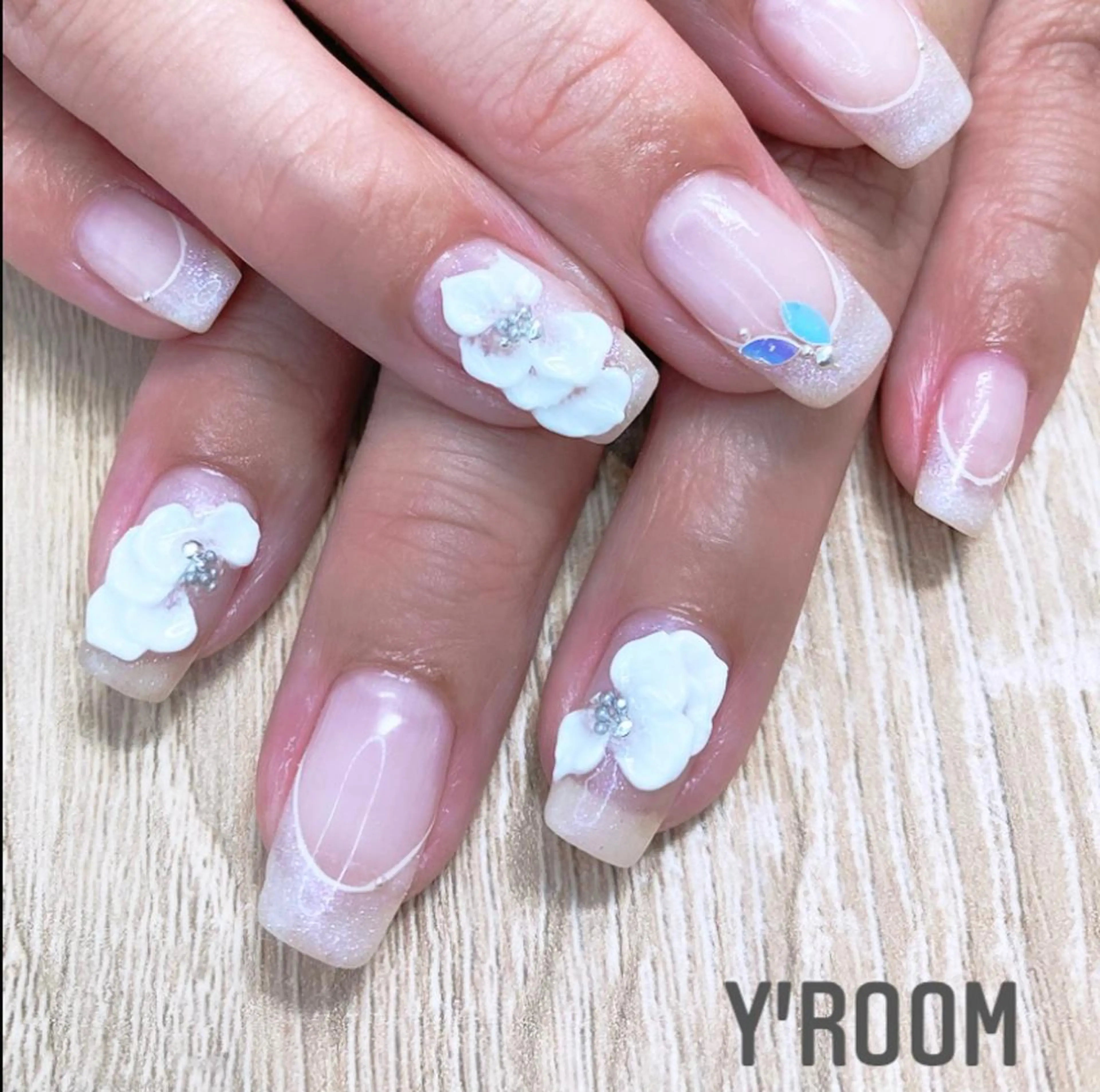 ネイル オーロラネイル フラッシュネイル フットネイル フレンチネイル ジェルネイル YUKA （ネイリスト）のネイルデザイン