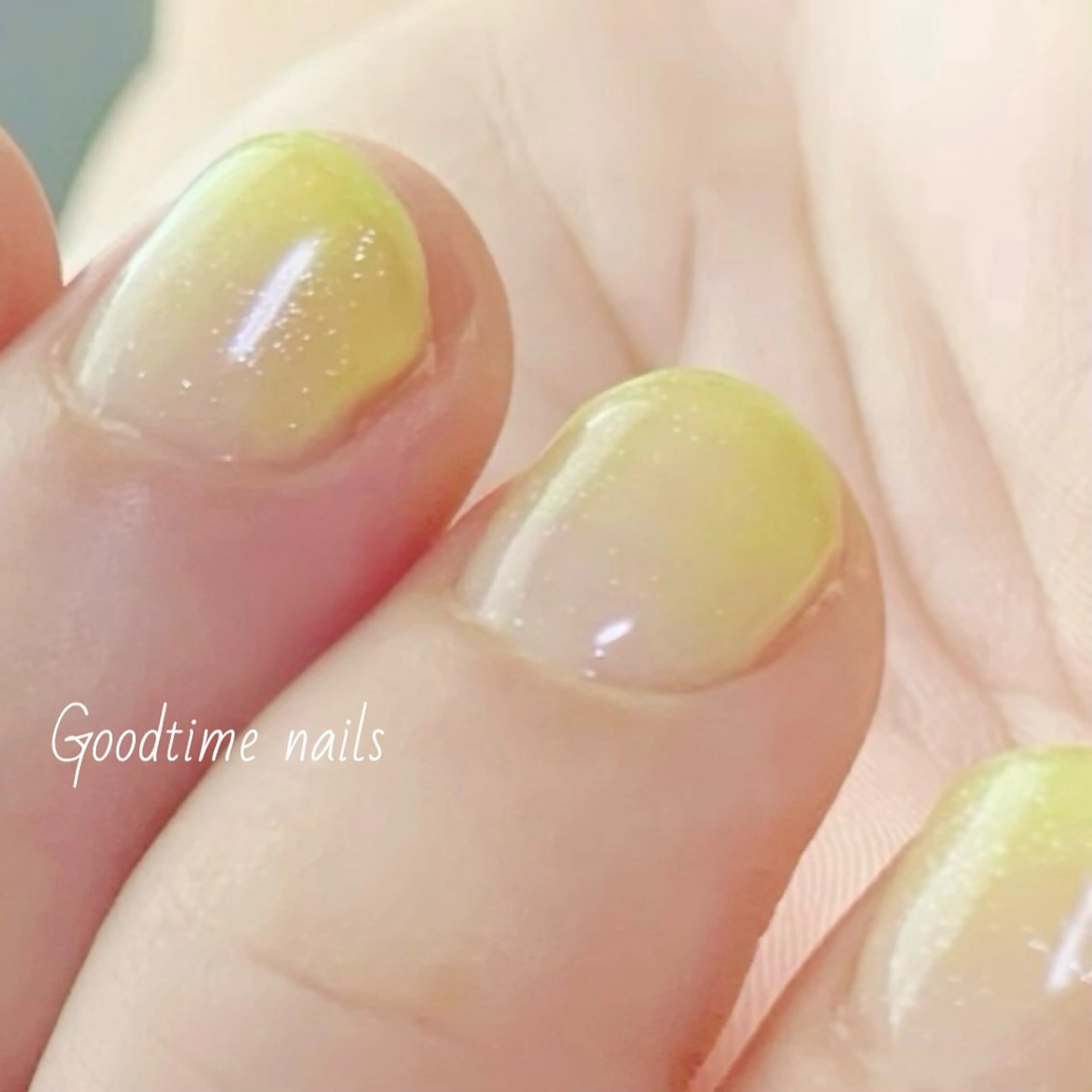 【グラデーション⭐︎オフなし・ケア込み】根元クリアのグラデーションとなります！カラーorラメをお選びいただけます！の写真